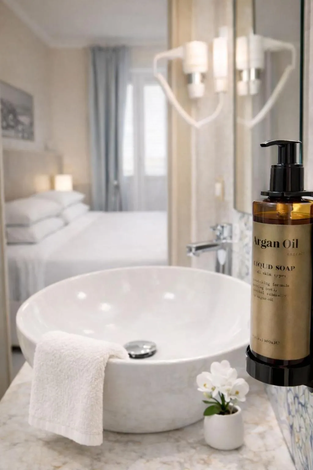 Bathroom, Bed in Hotel Cantore