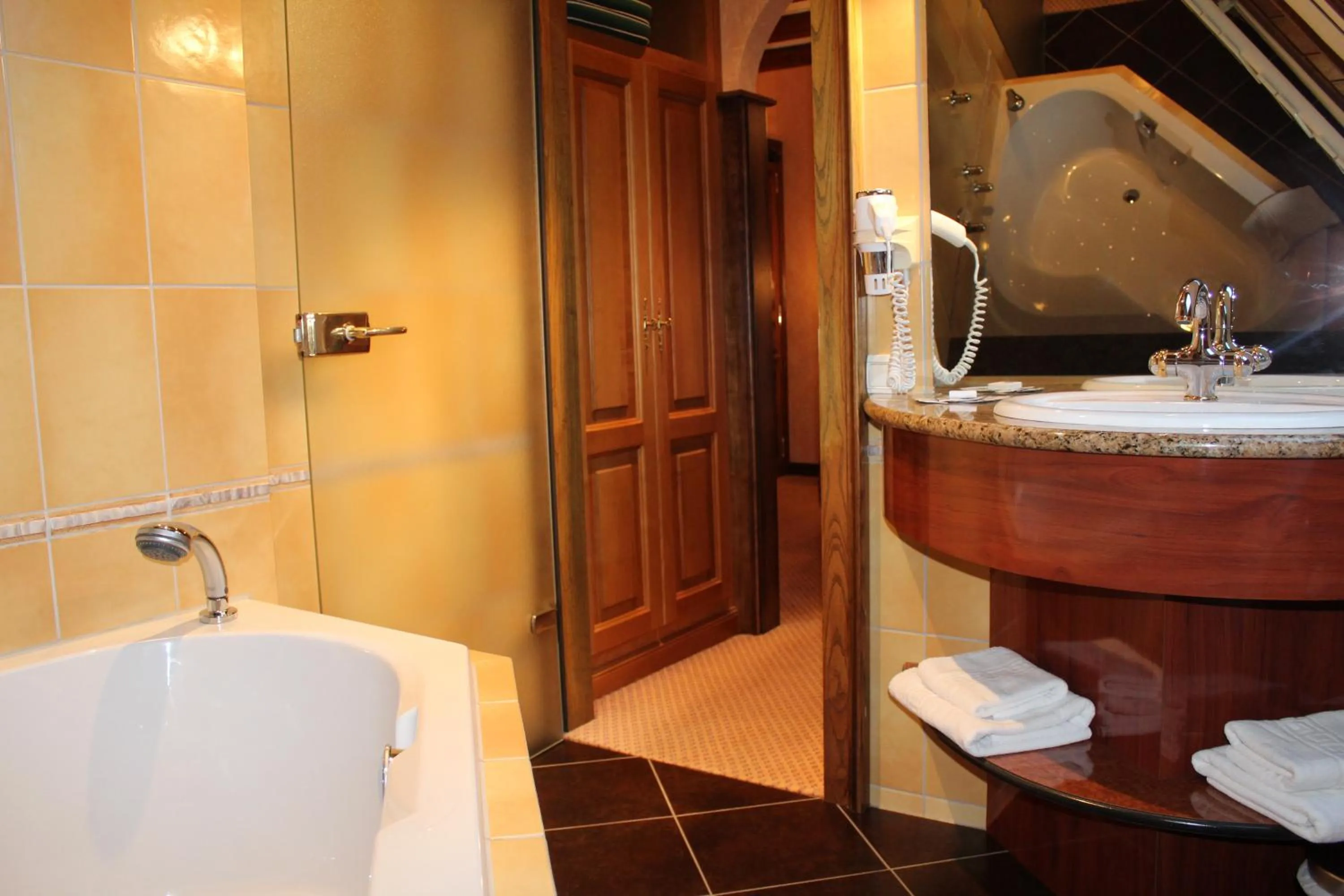 Bathroom in Hôtel Le Mittelwihr