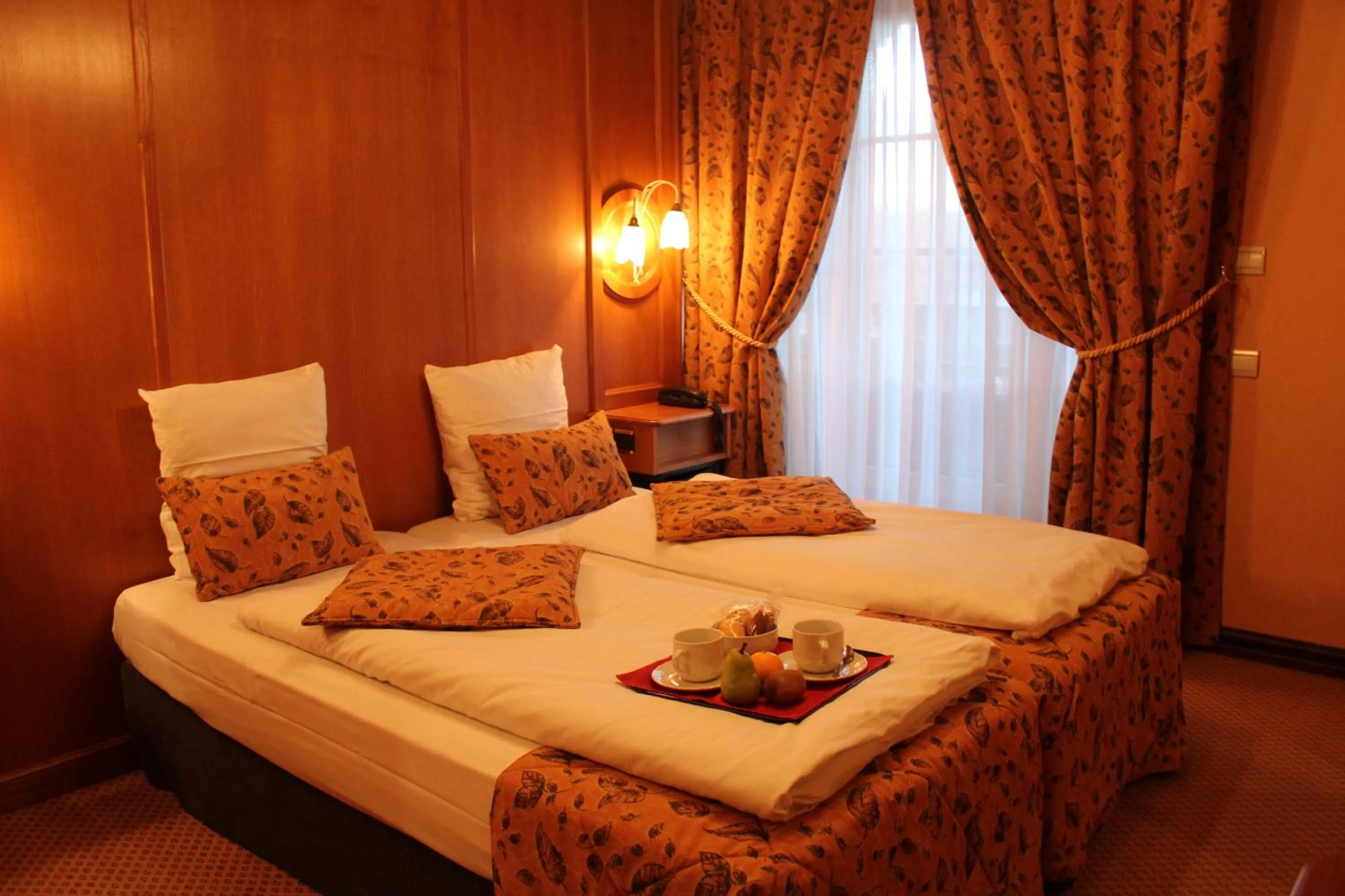 Bedroom, Bed in Hôtel Le Mittelwihr