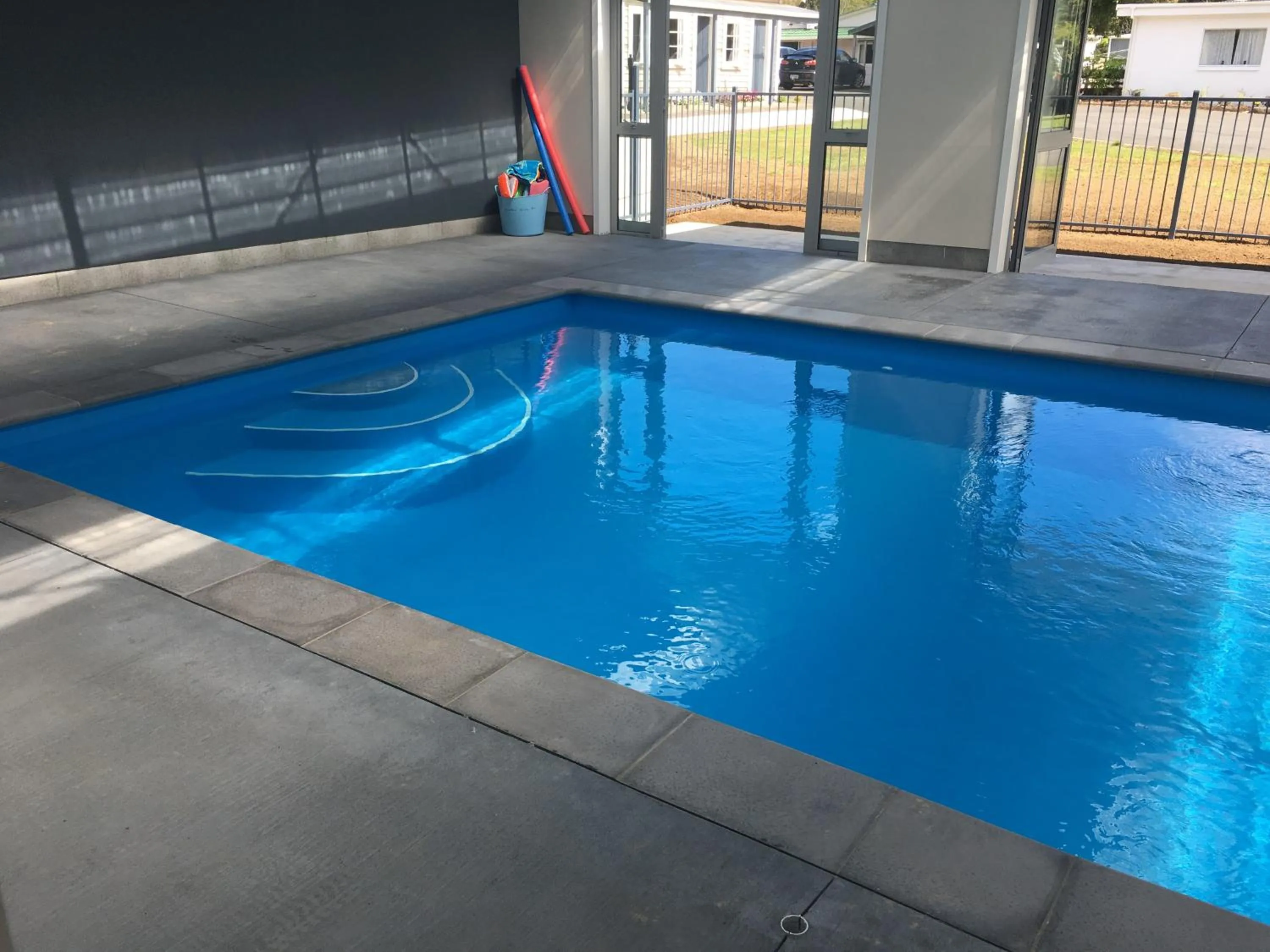 Swimming pool in Stratford Motel & Holiday Park