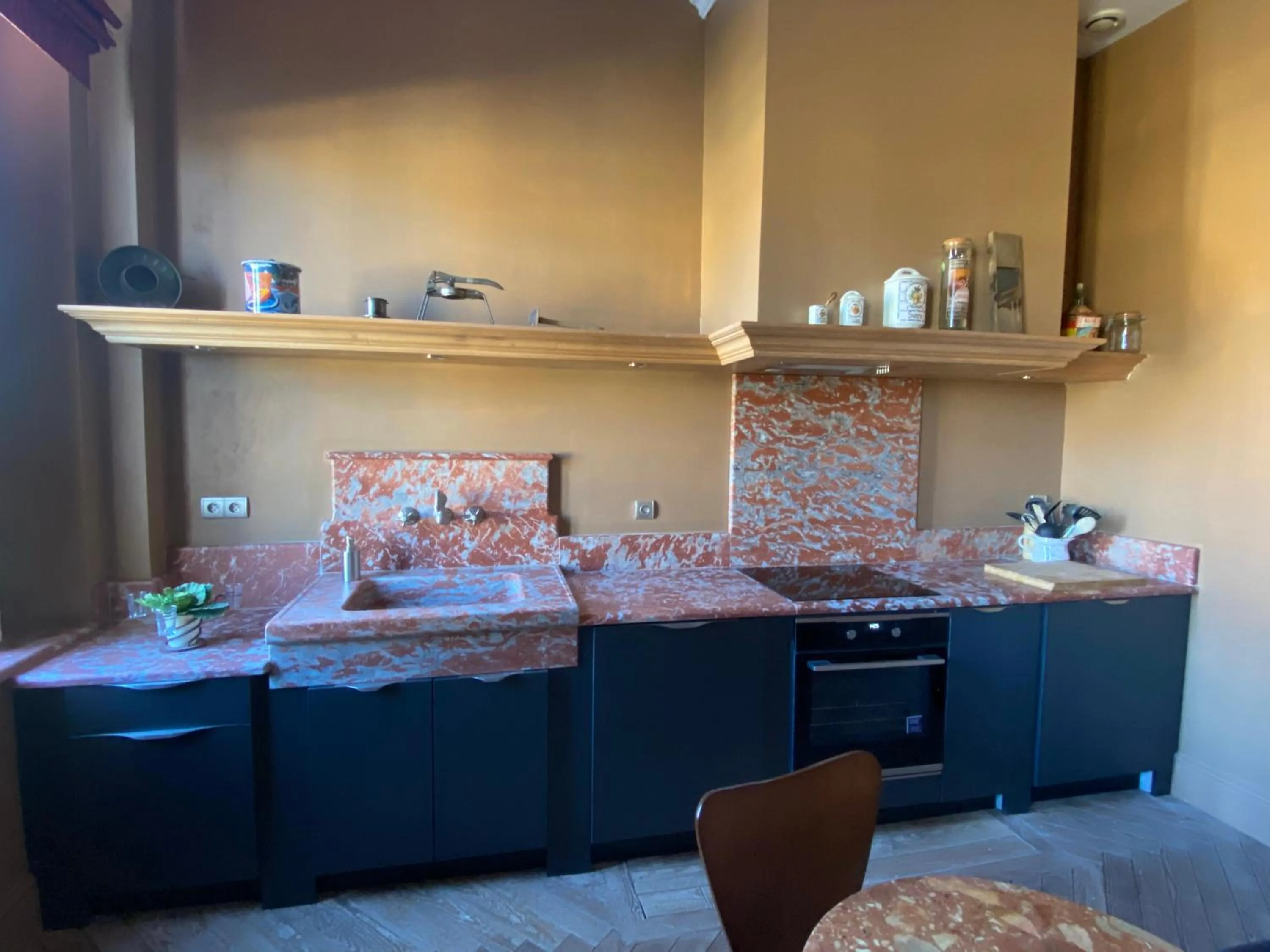 Coffee/tea facilities in Demeure Saint Louis Historic manor, City 700m, free parking,A C,Clim,WIFI, city view, Garden