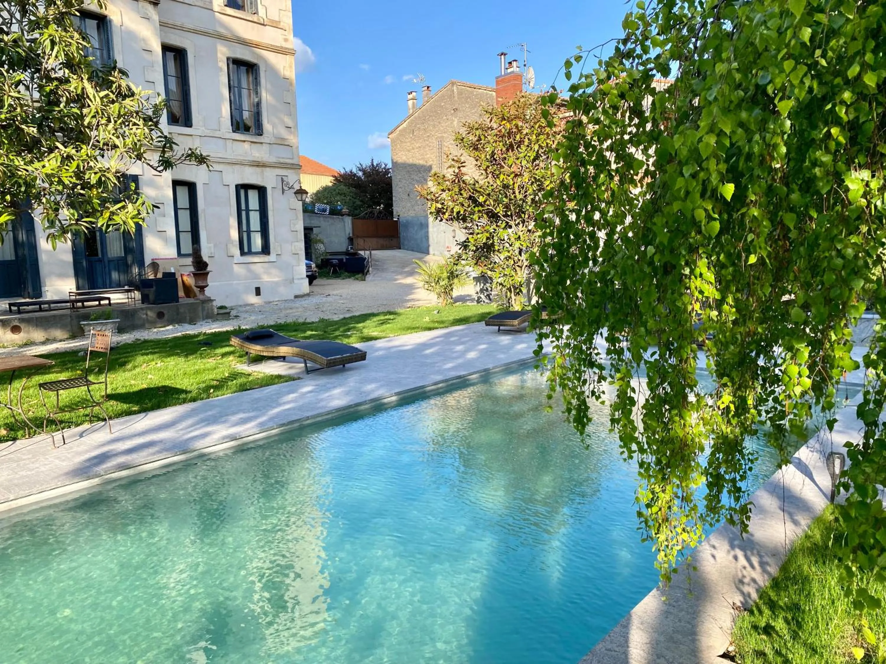 Property building in Demeure Saint Louis Historic manor, City 700m, free parking,A C,Clim,WIFI, city view, Garden