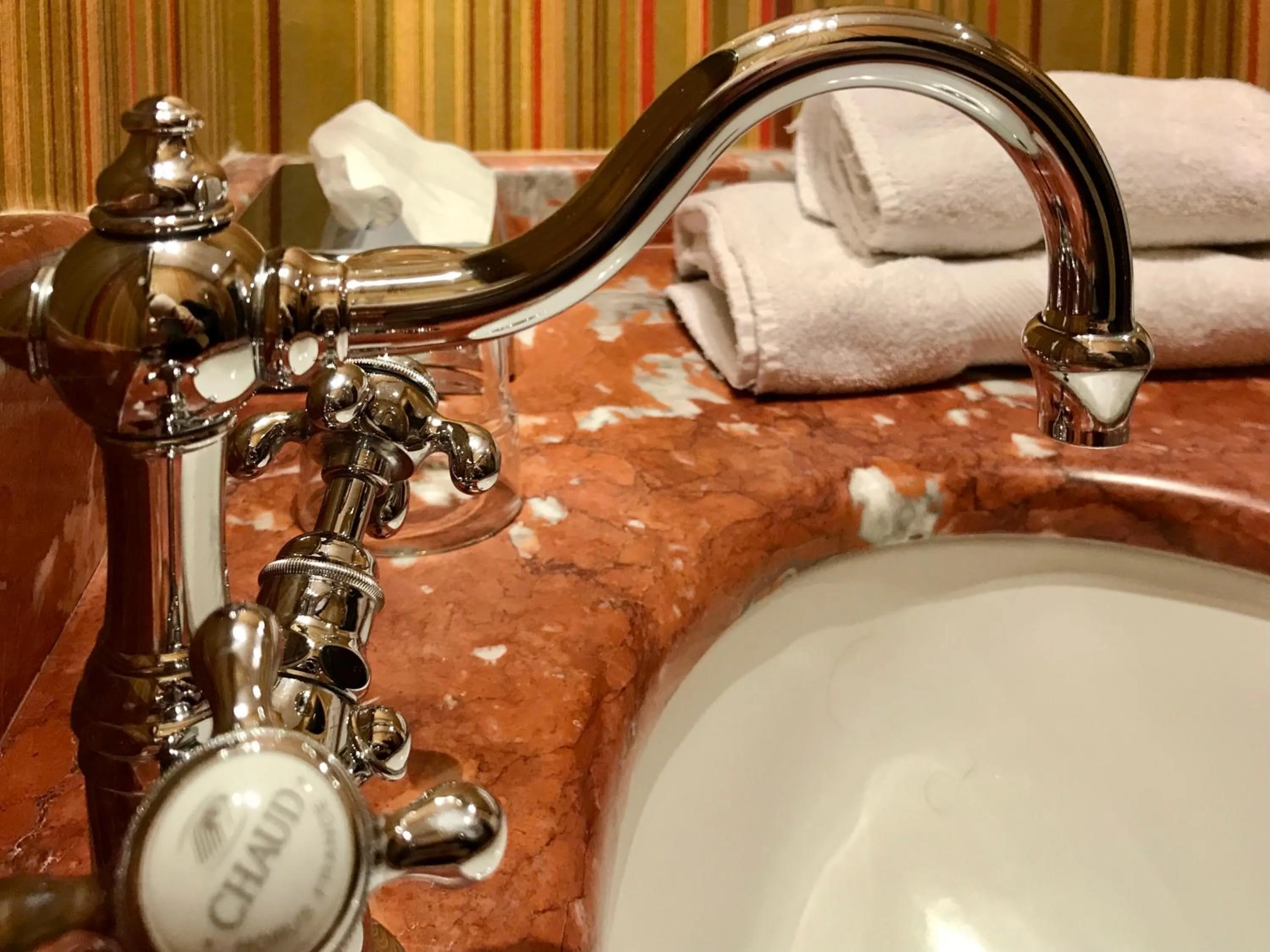 Shower in Demeure Saint Louis Historic manor, City 700m, free parking,A C,Clim,WIFI, city view, Garden