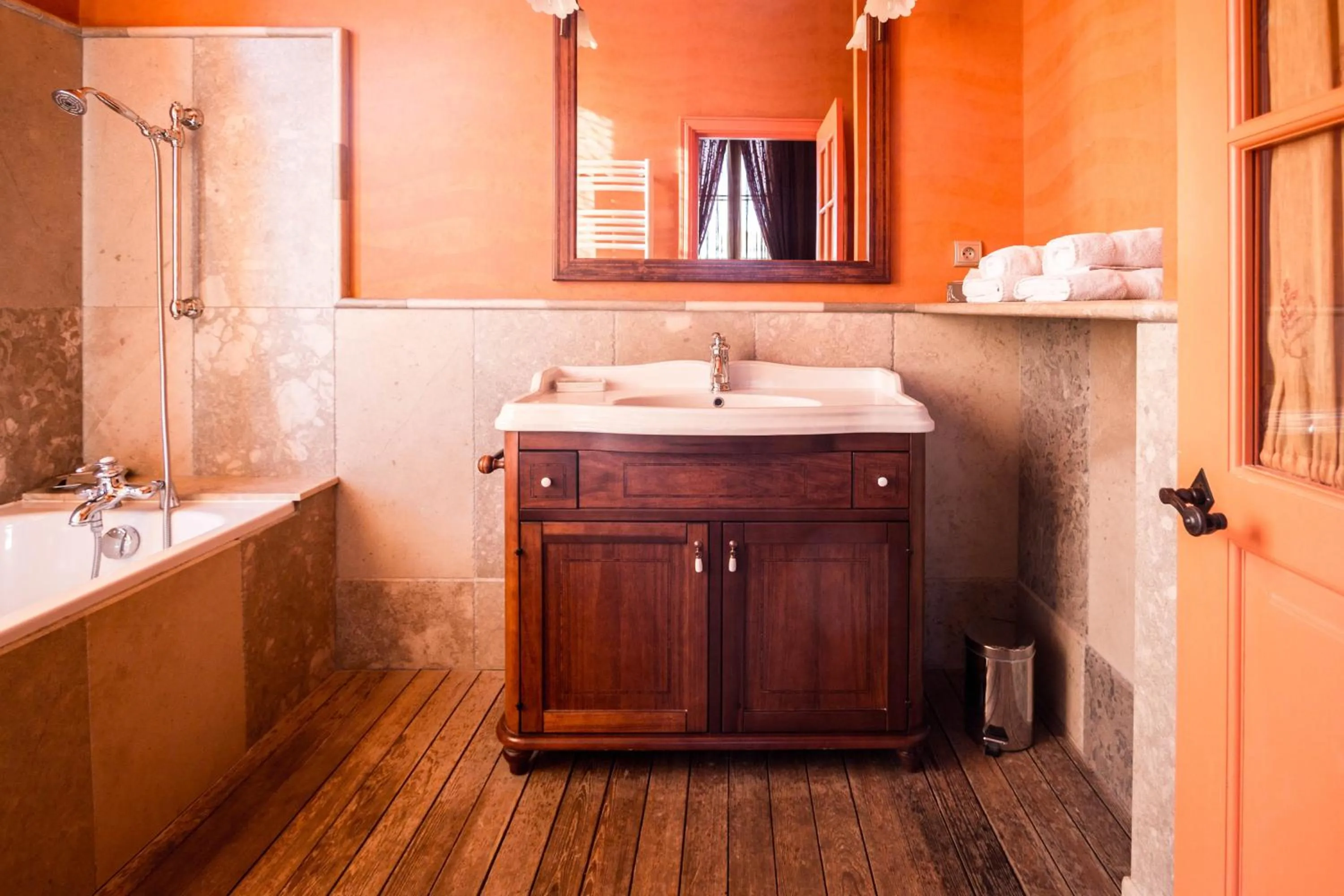 Bathroom in Demeure Saint Louis Historic manor, City 700m, free parking,A C,Clim,WIFI, city view, Garden