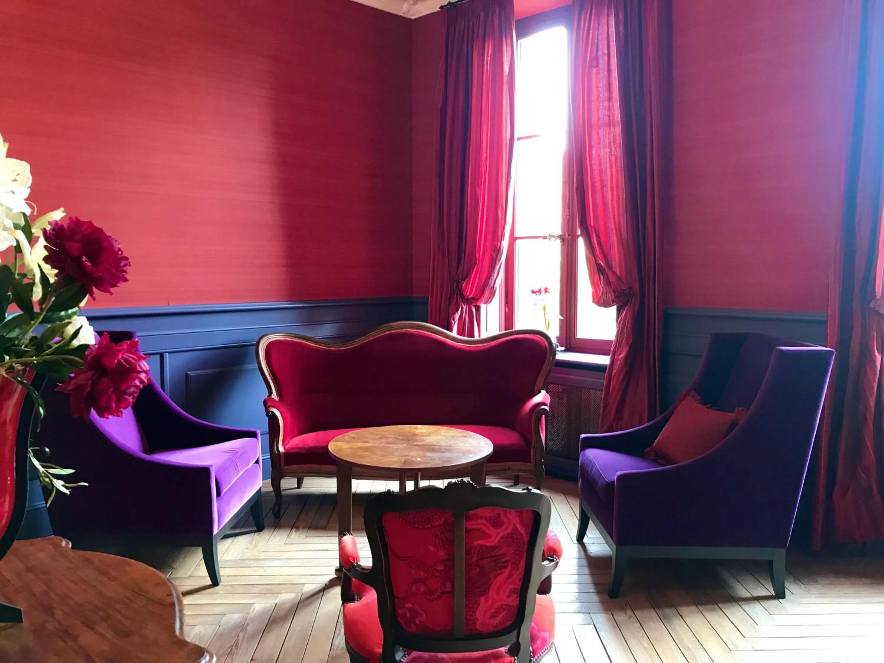 Living room in Demeure Saint Louis Historic manor, City 700m, free parking,A C,Clim,WIFI, city view, Garden