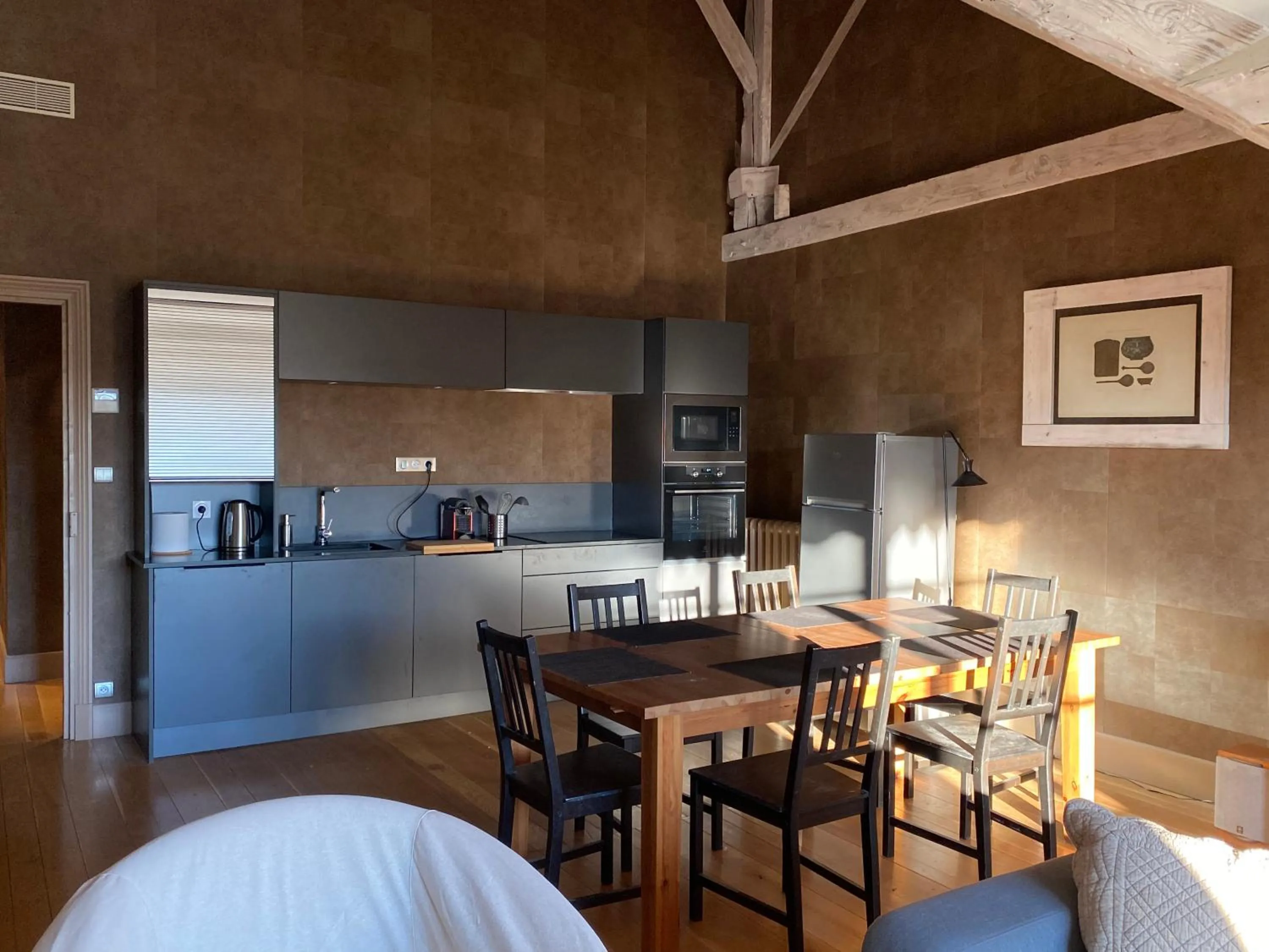 Kitchen or kitchenette in Demeure Saint Louis Historic manor, City 700m, free parking,A C,Clim,WIFI, city view, Garden