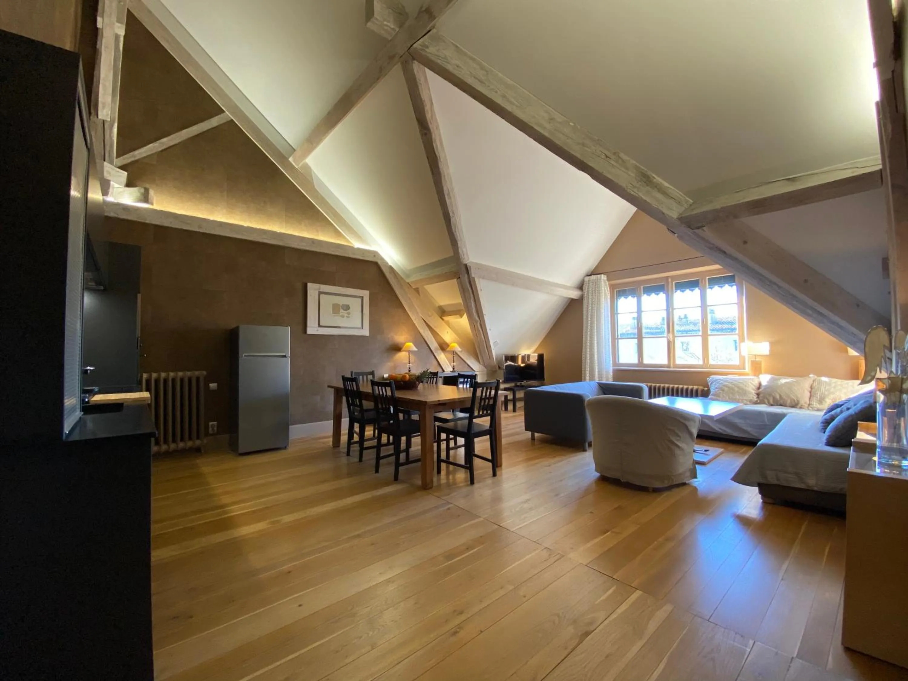 Property building in Demeure Saint Louis Historic manor, City 700m, free parking,A C,Clim,WIFI, city view, Garden