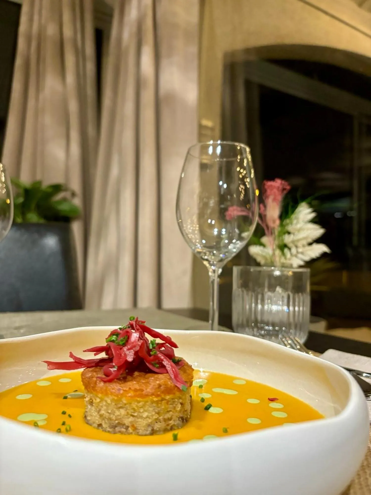 Restaurant/places to eat in Acapella Hotel