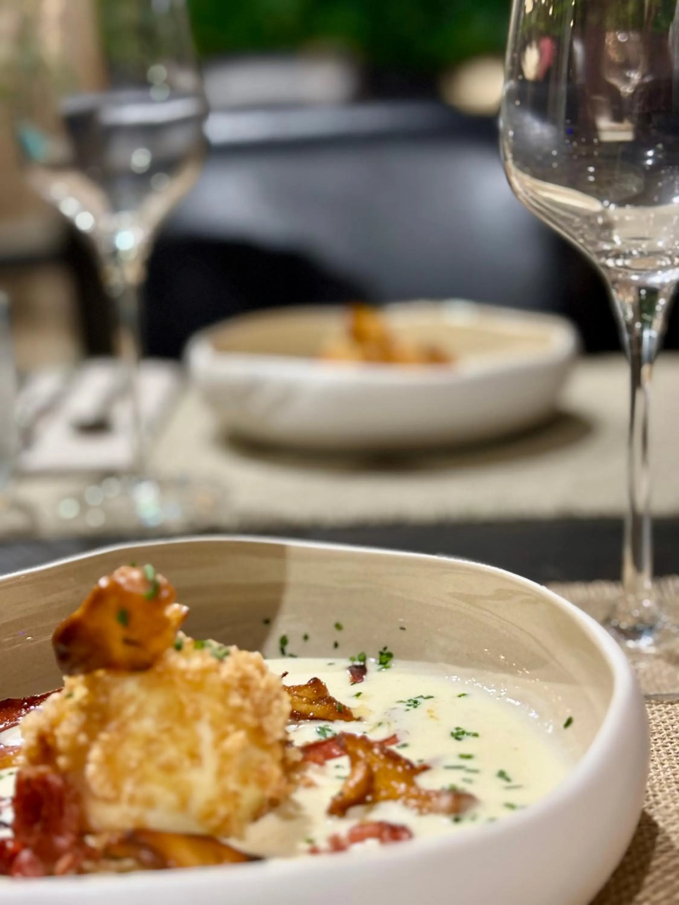 Restaurant/places to eat in Acapella Hotel