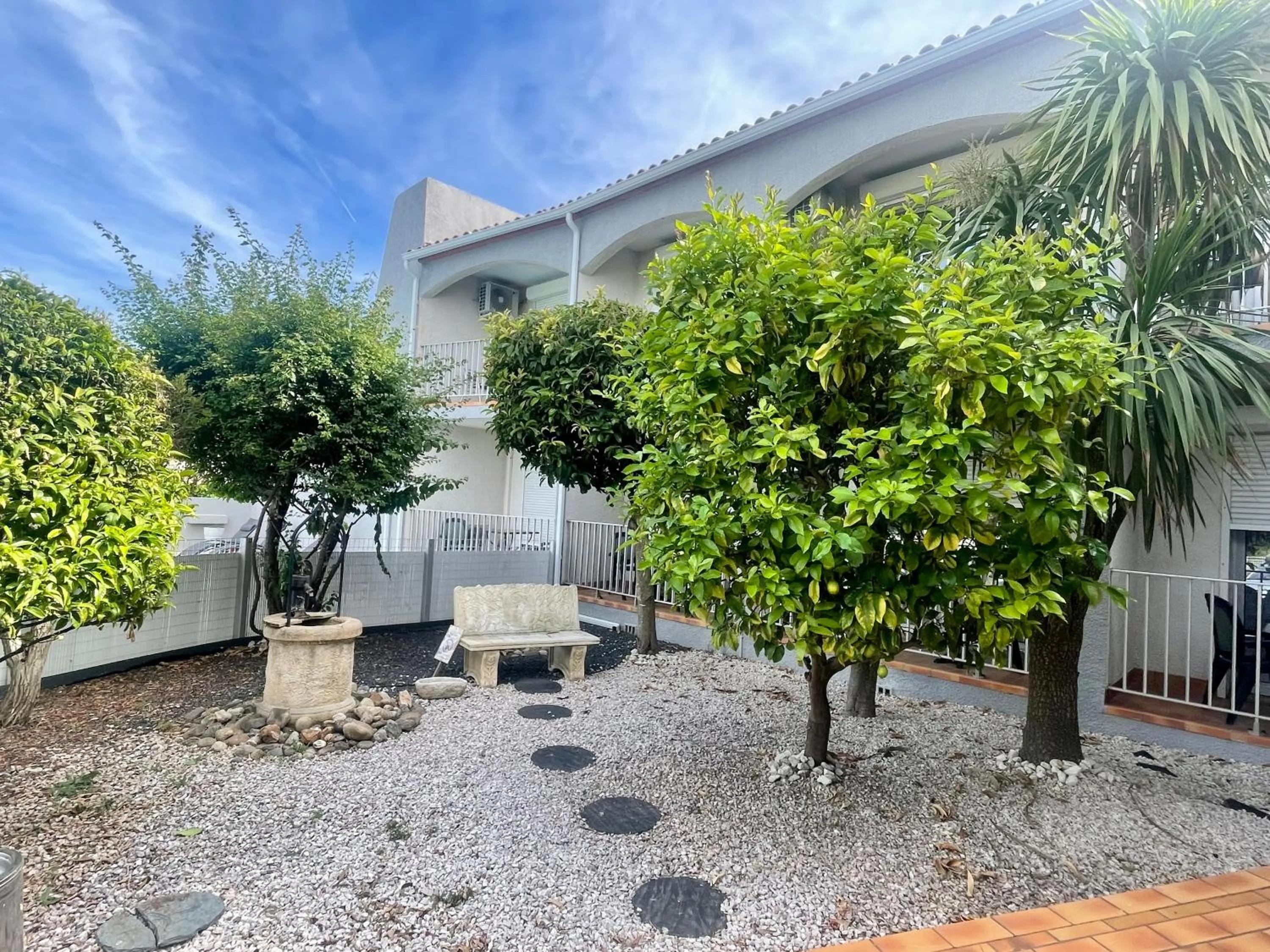 Facade/entrance in Acapella Hotel