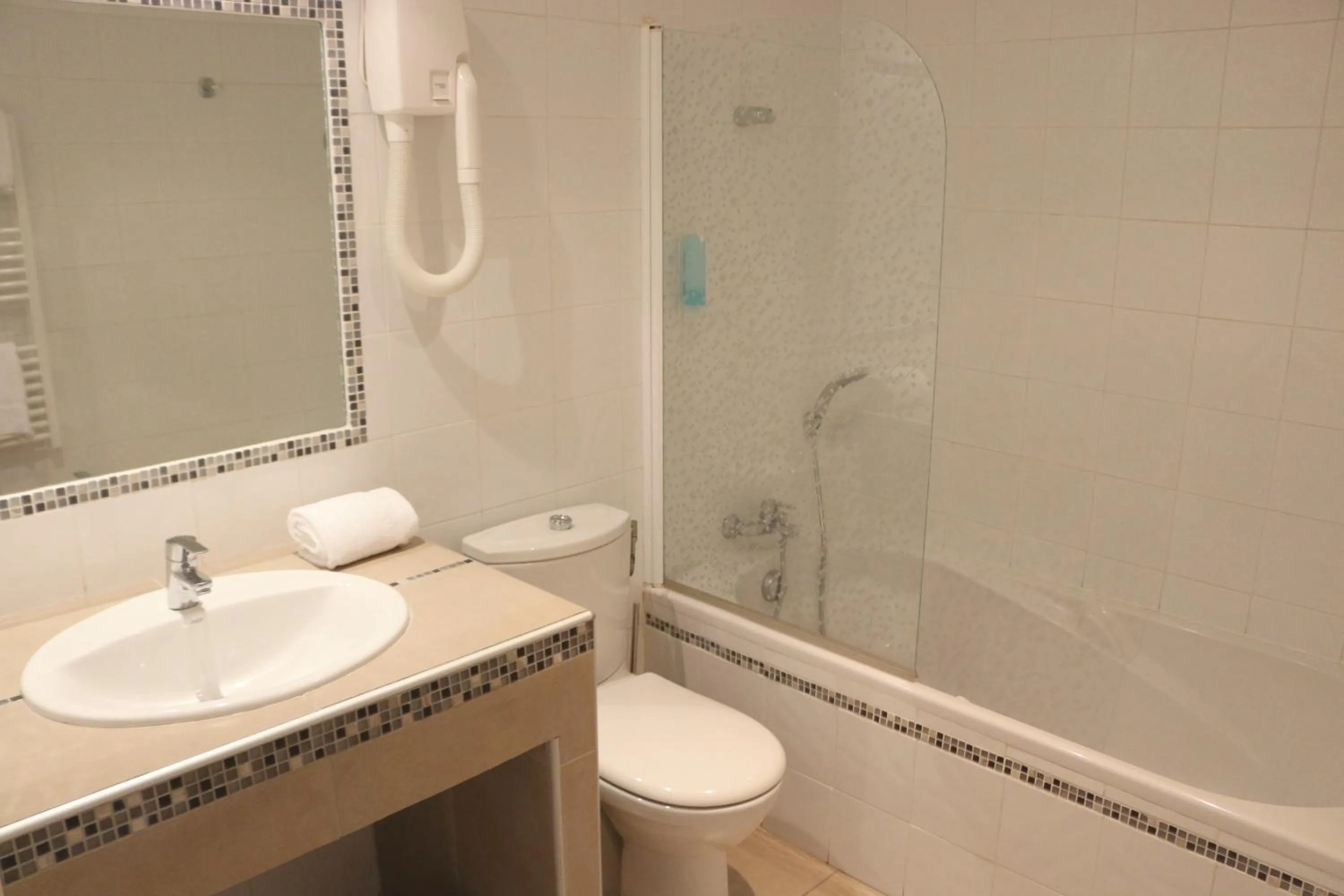 Bathroom in Hôtel Castel d'Orcino