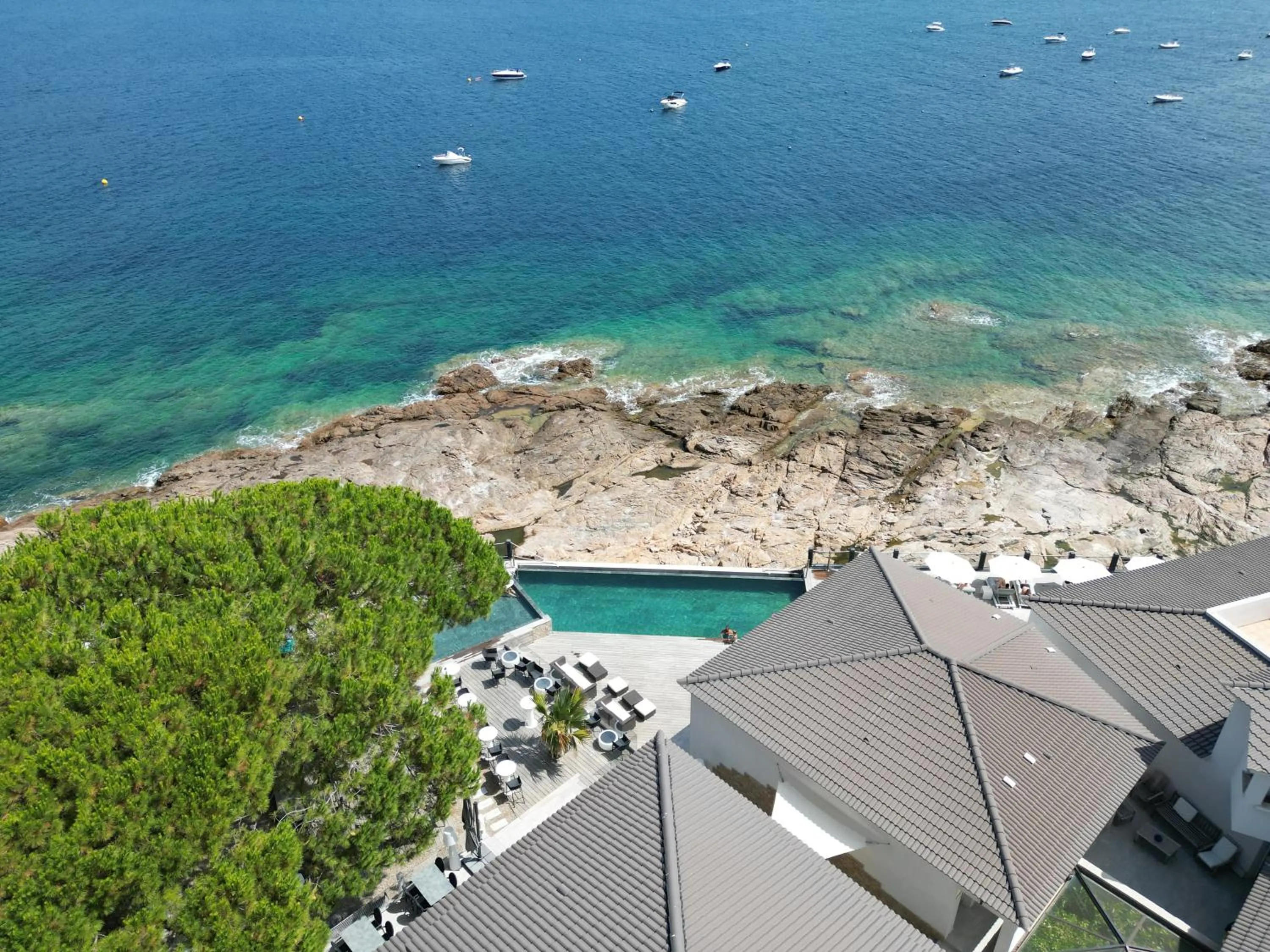 Pool view in Hôtel Castel d'Orcino