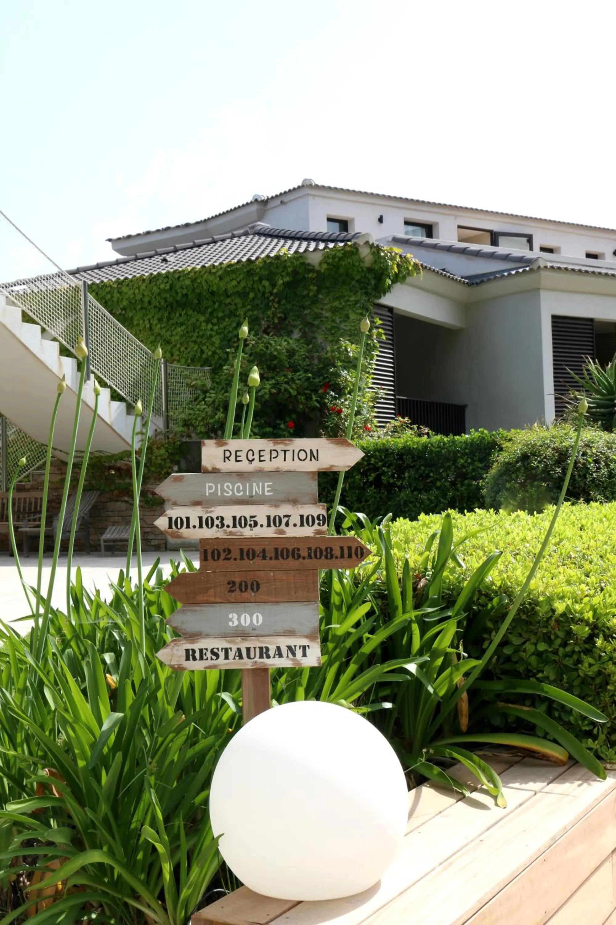 Property building in Hôtel Castel d'Orcino