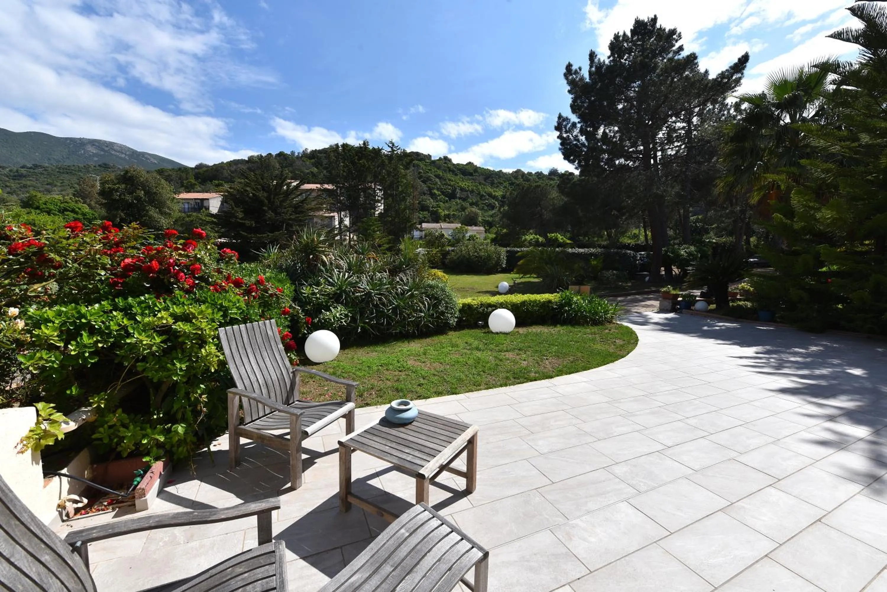 Garden in Hôtel Castel d'Orcino
