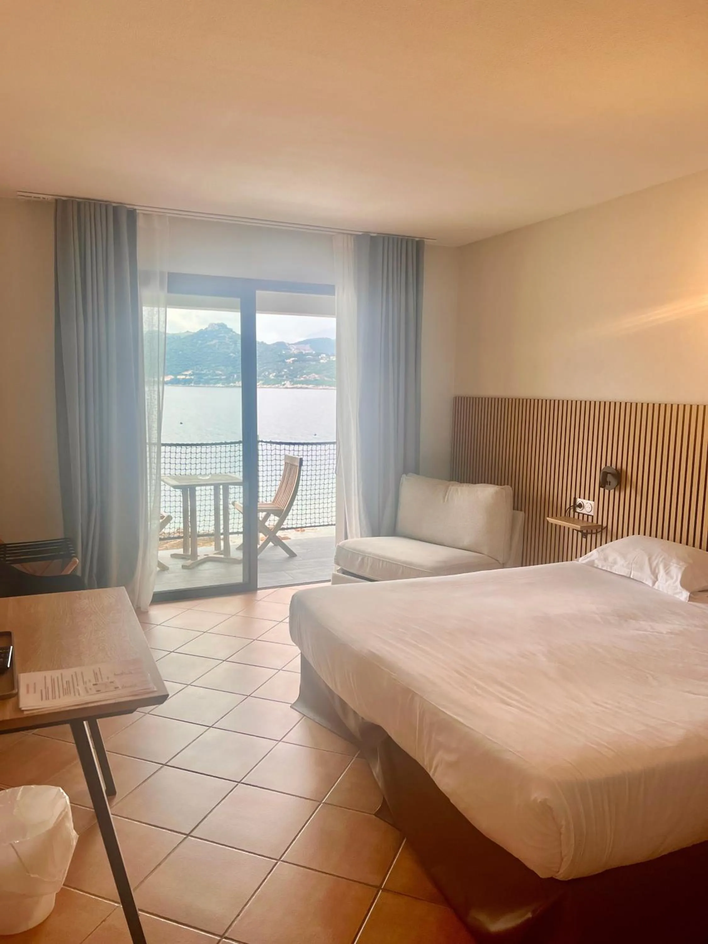 Bed in Hôtel Castel d'Orcino