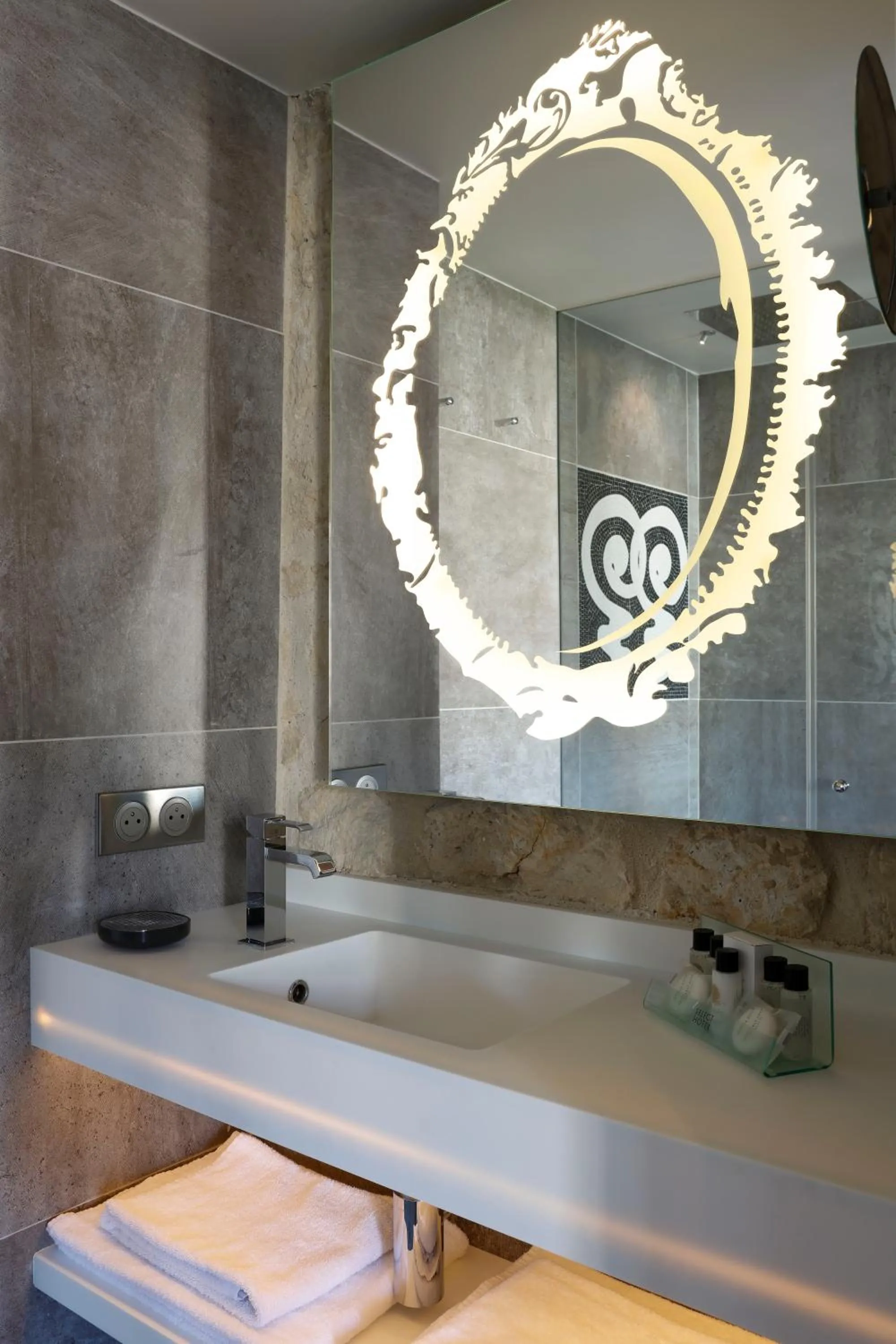 Decorative detail in Select Hotel