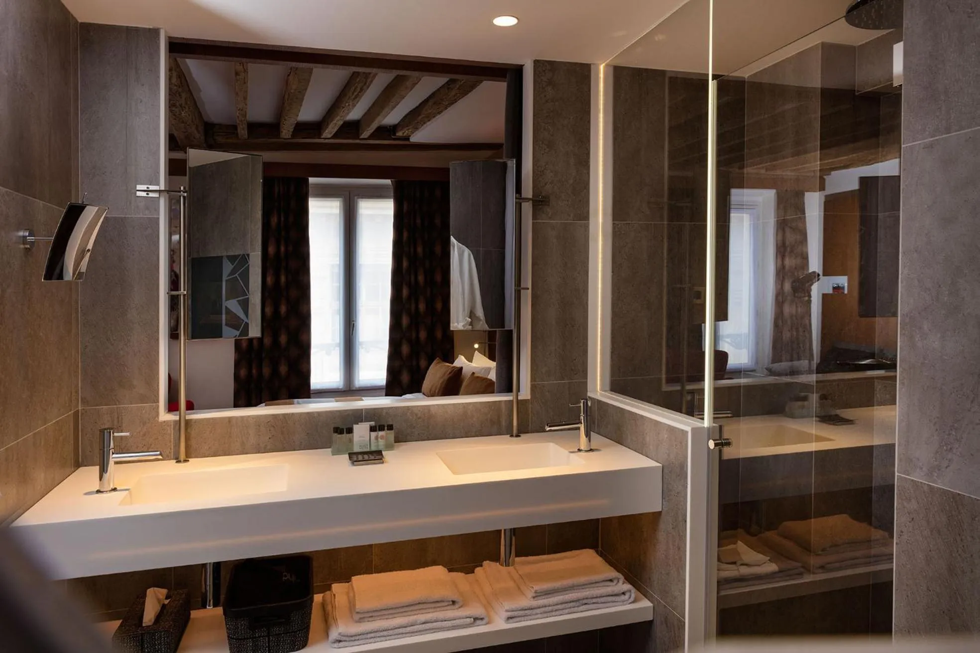 Toilet in Select Hotel