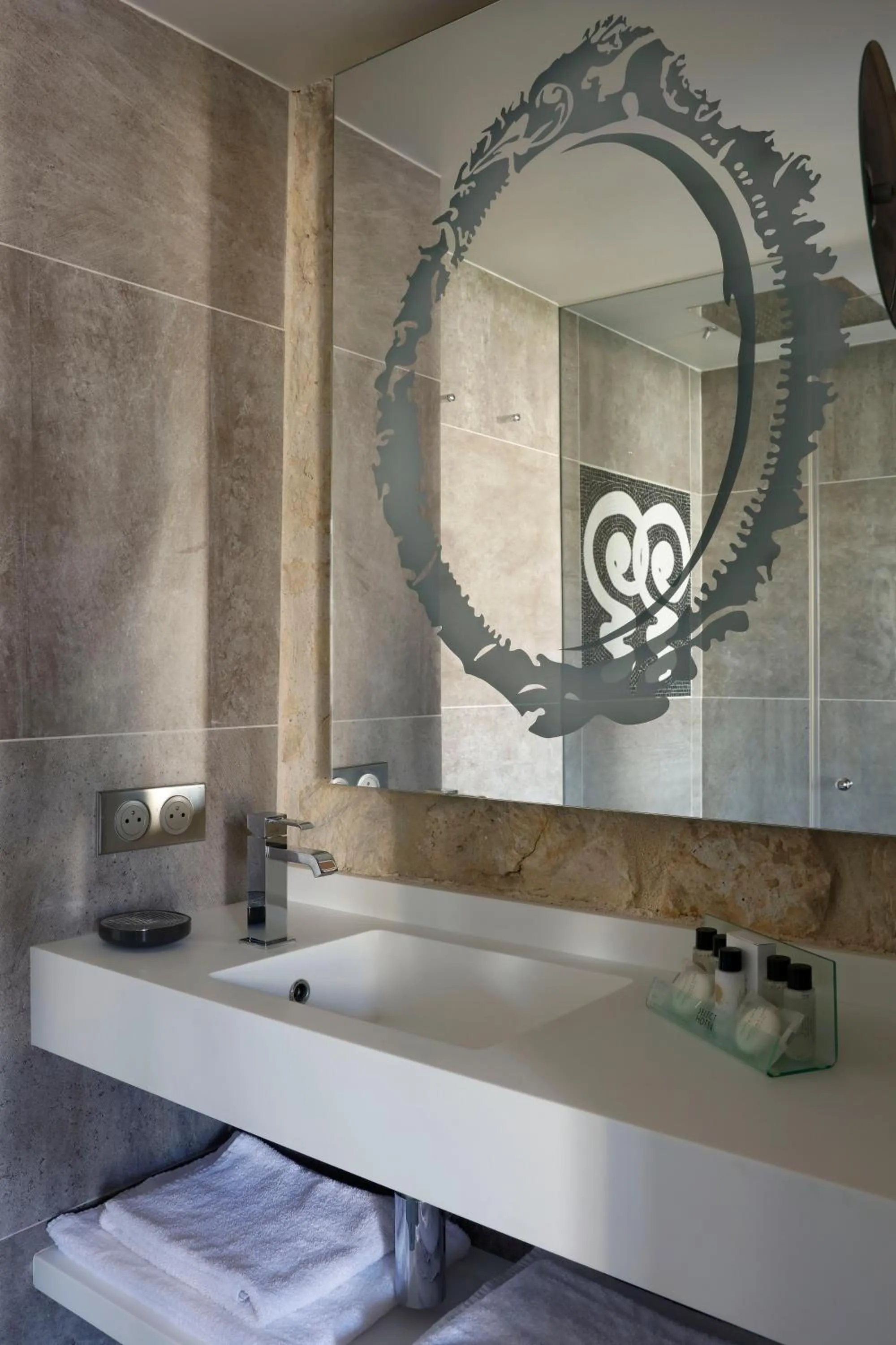 Decorative detail in Select Hotel