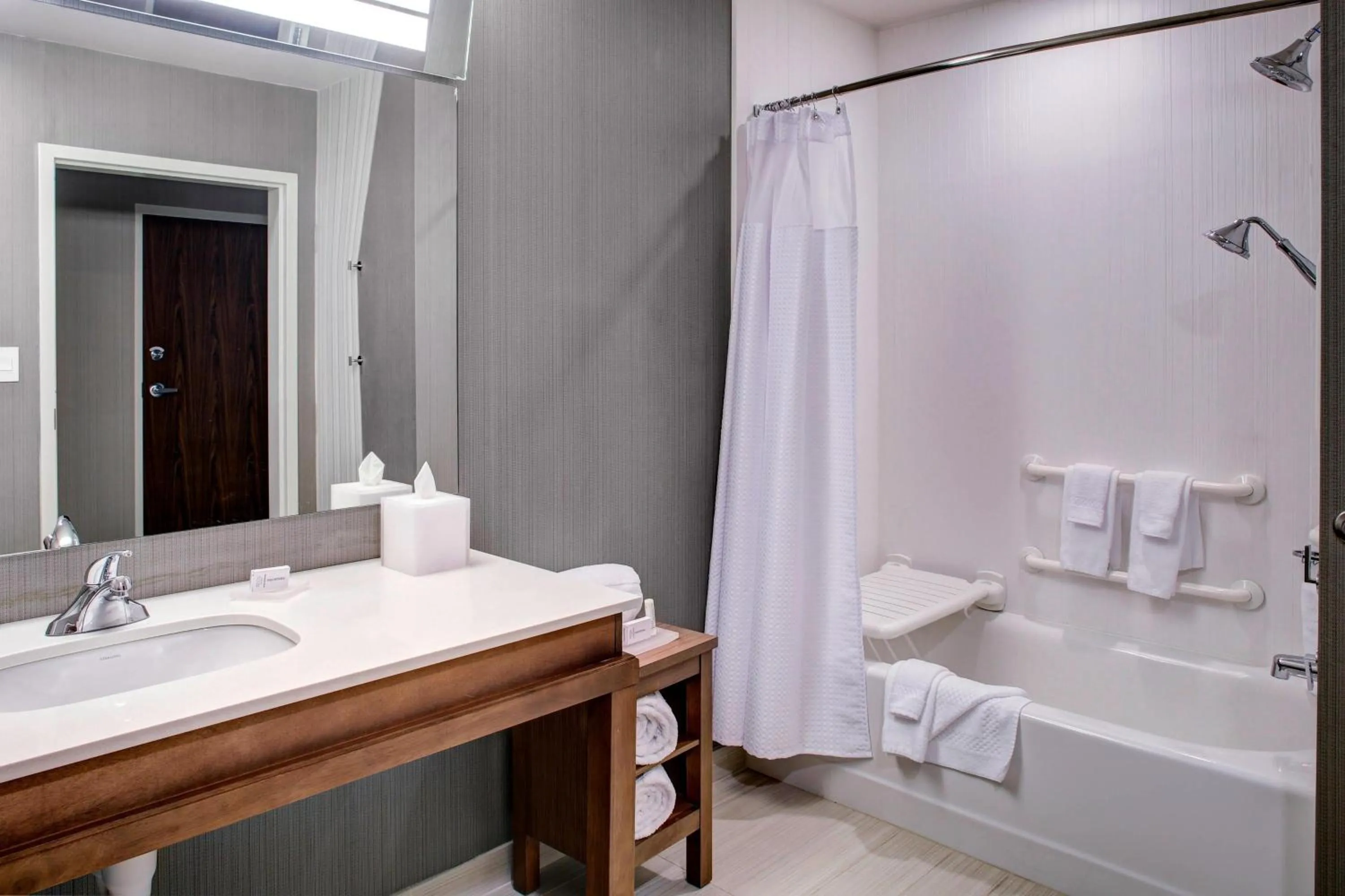 Bathroom in Courtyard by Marriott Nashville Mount Juliet