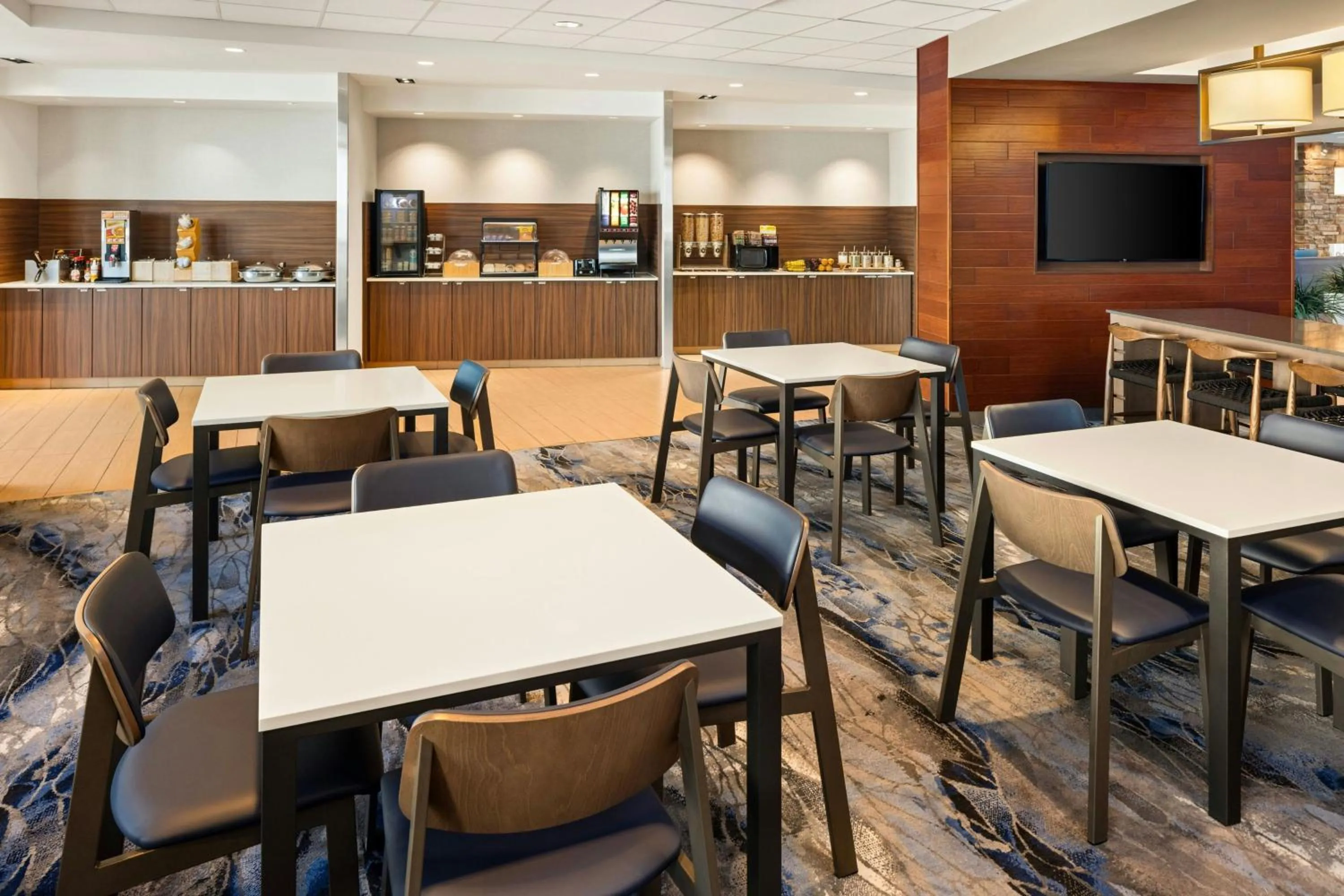 Breakfast in Fairfield Inn & Suites by Marriott La Crosse Downtown