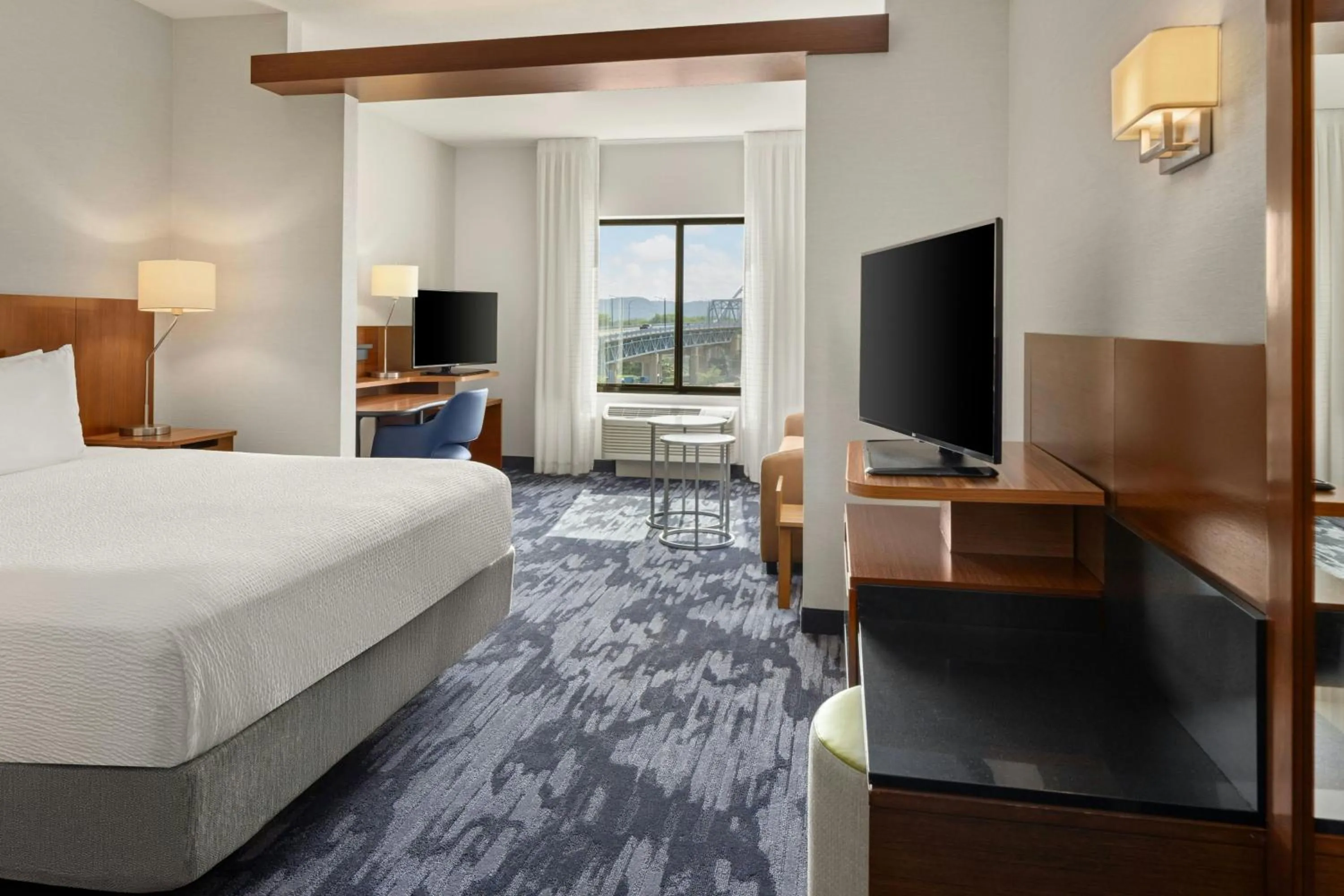 Photo of the whole room, Bed in Fairfield Inn & Suites by Marriott La Crosse Downtown