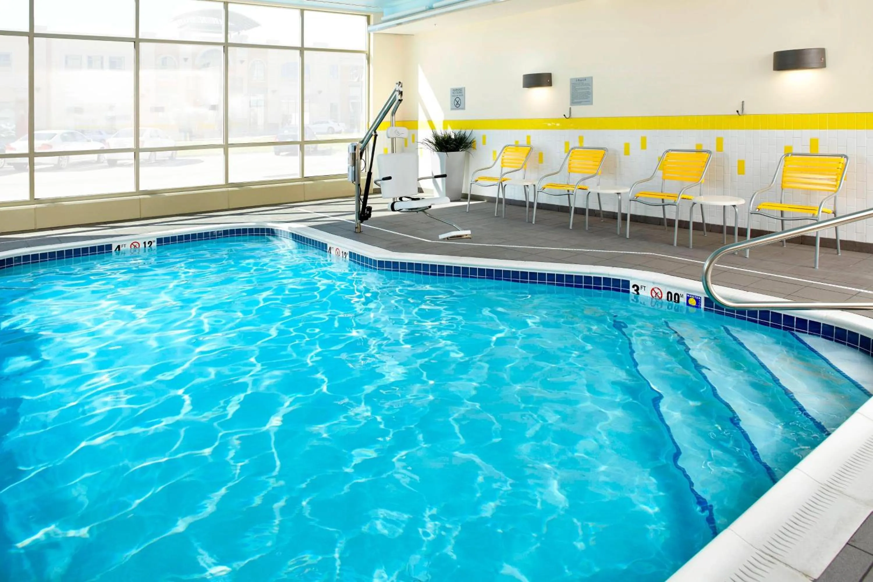 Swimming pool in Fairfield by Marriott Inn & Suites Wheeling at The Highlands