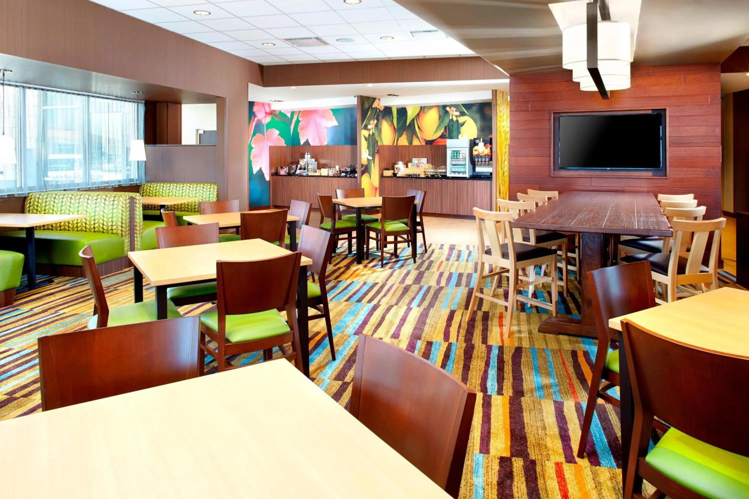 Breakfast in Fairfield by Marriott Inn & Suites Wheeling at The Highlands