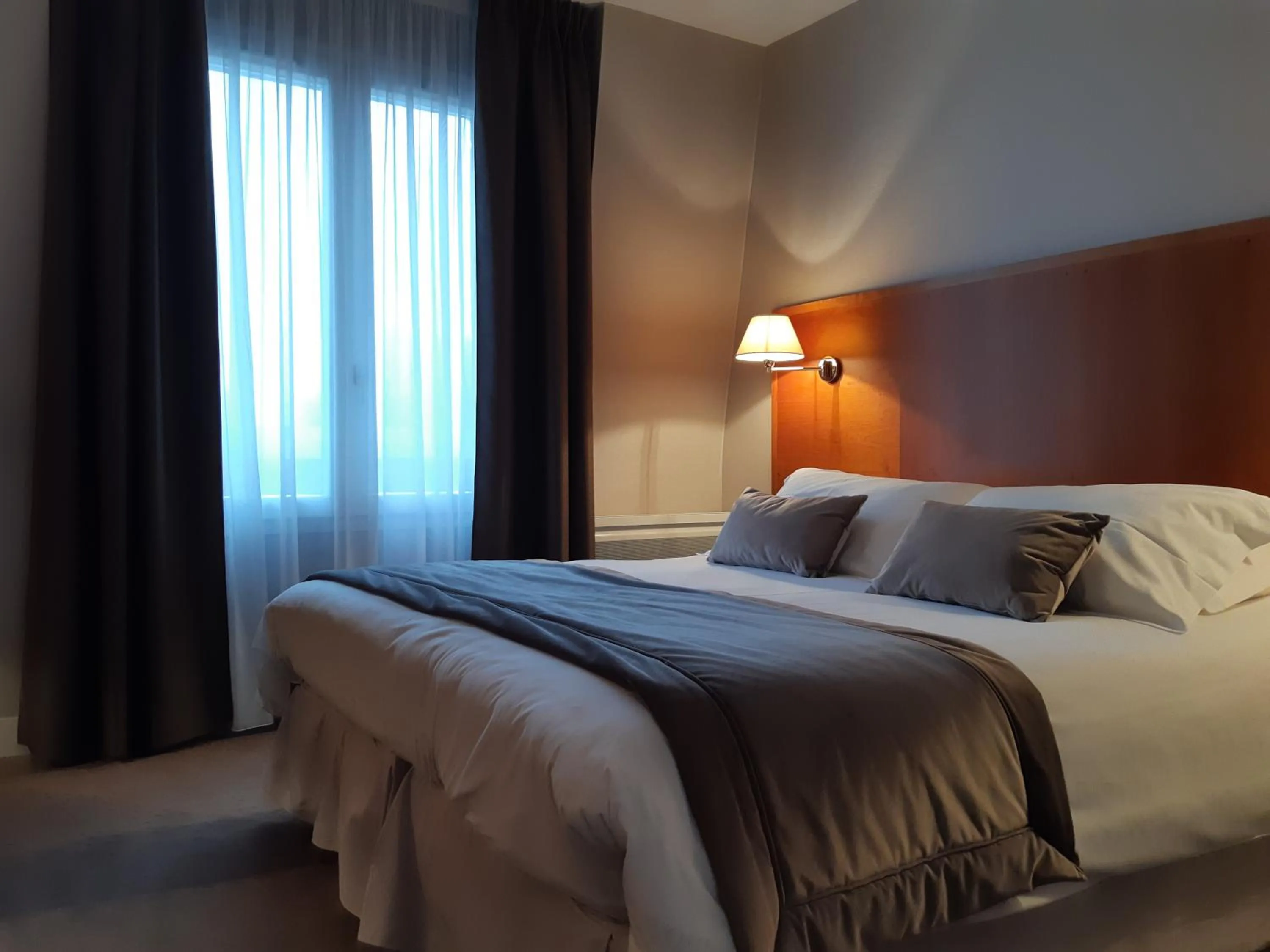 Bedroom, Bed in Hôtel & Restaurant Le Relais d'Aumale