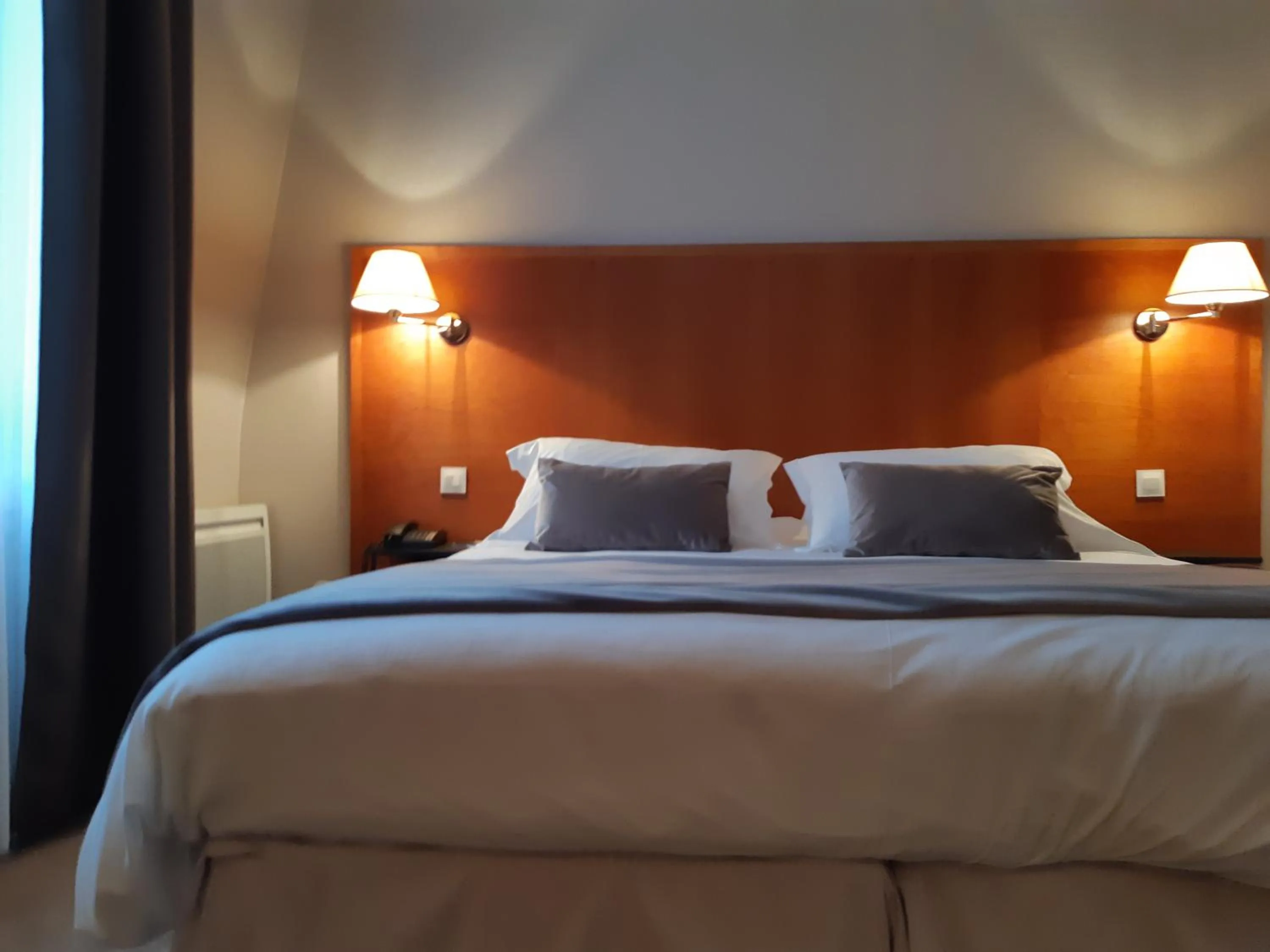 Bedroom, Bed in Hôtel & Restaurant Le Relais d'Aumale