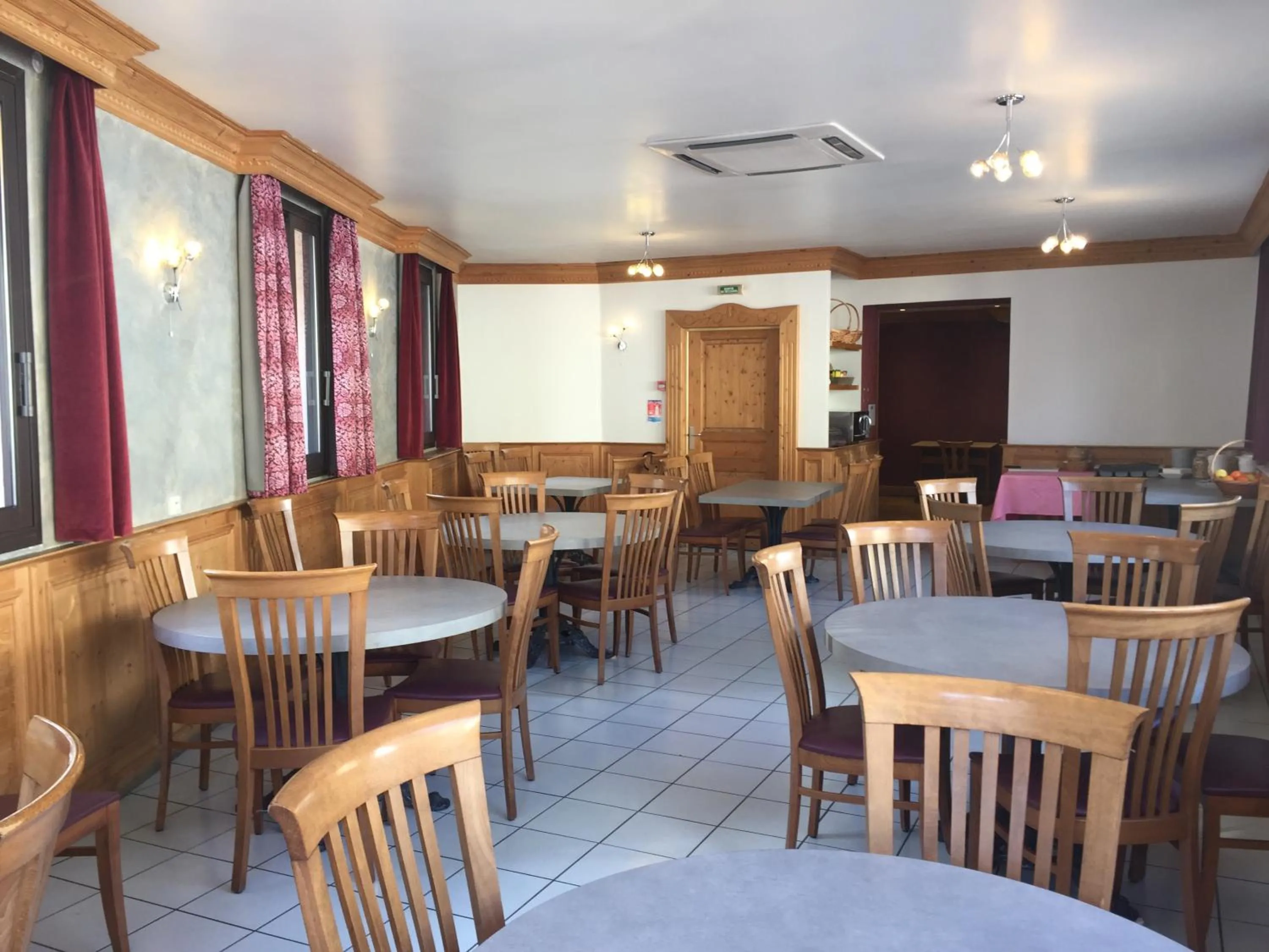 Restaurant/places to eat in Hotel Le Centre