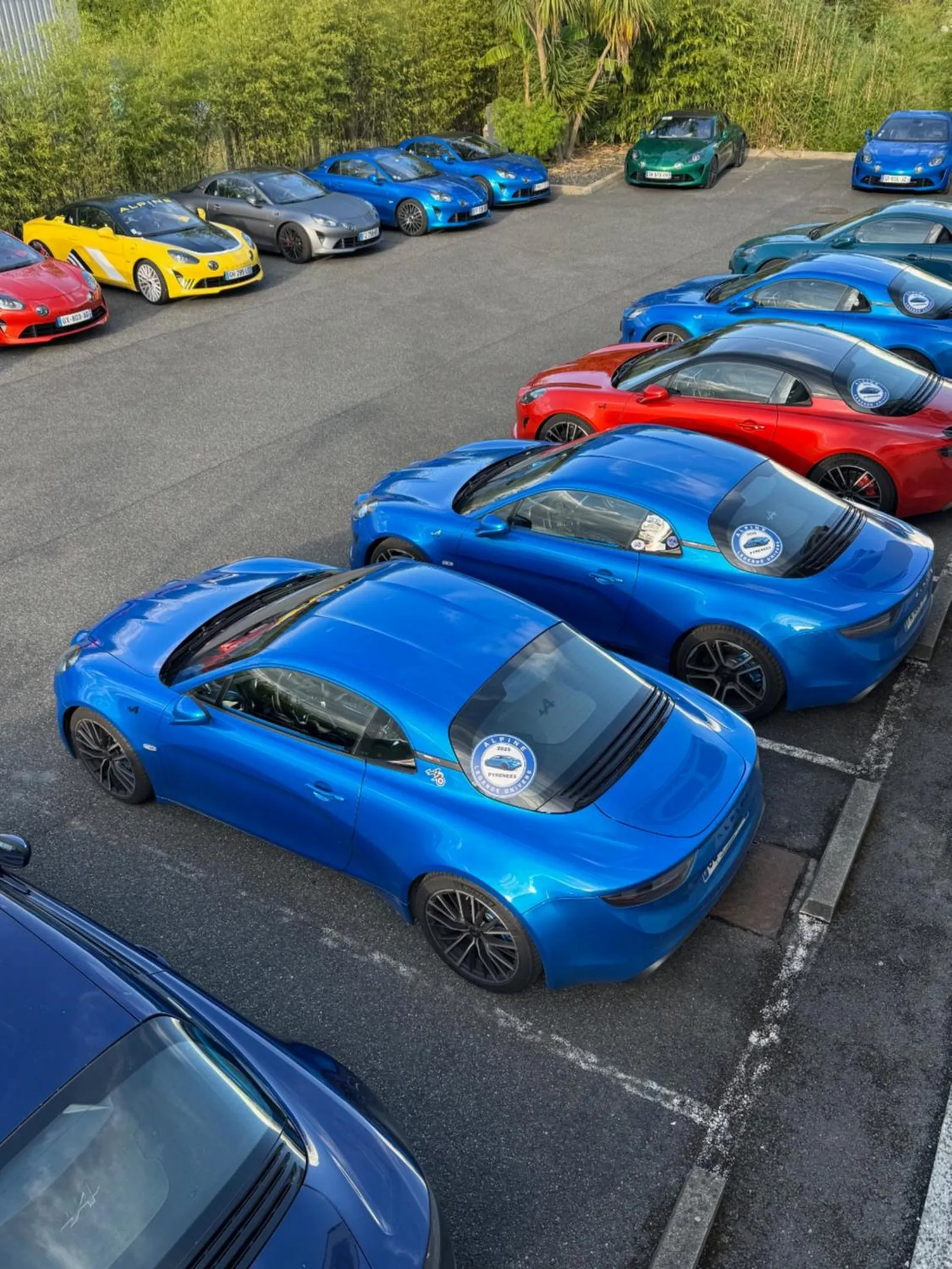 Parking in Hotel Eden Park Pau Est, avec Piscine