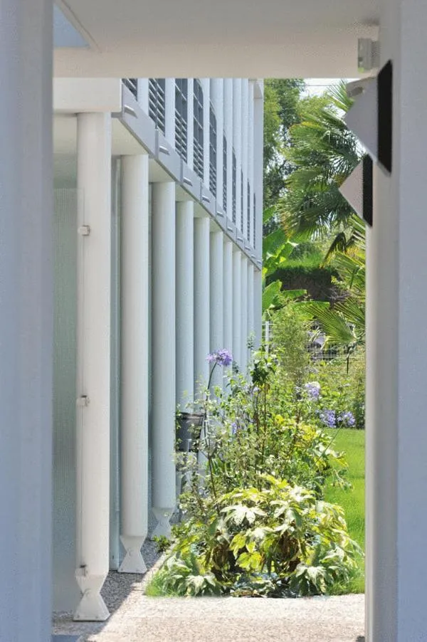 Facade/entrance in Hotel Eden Park Pau Est, avec Piscine