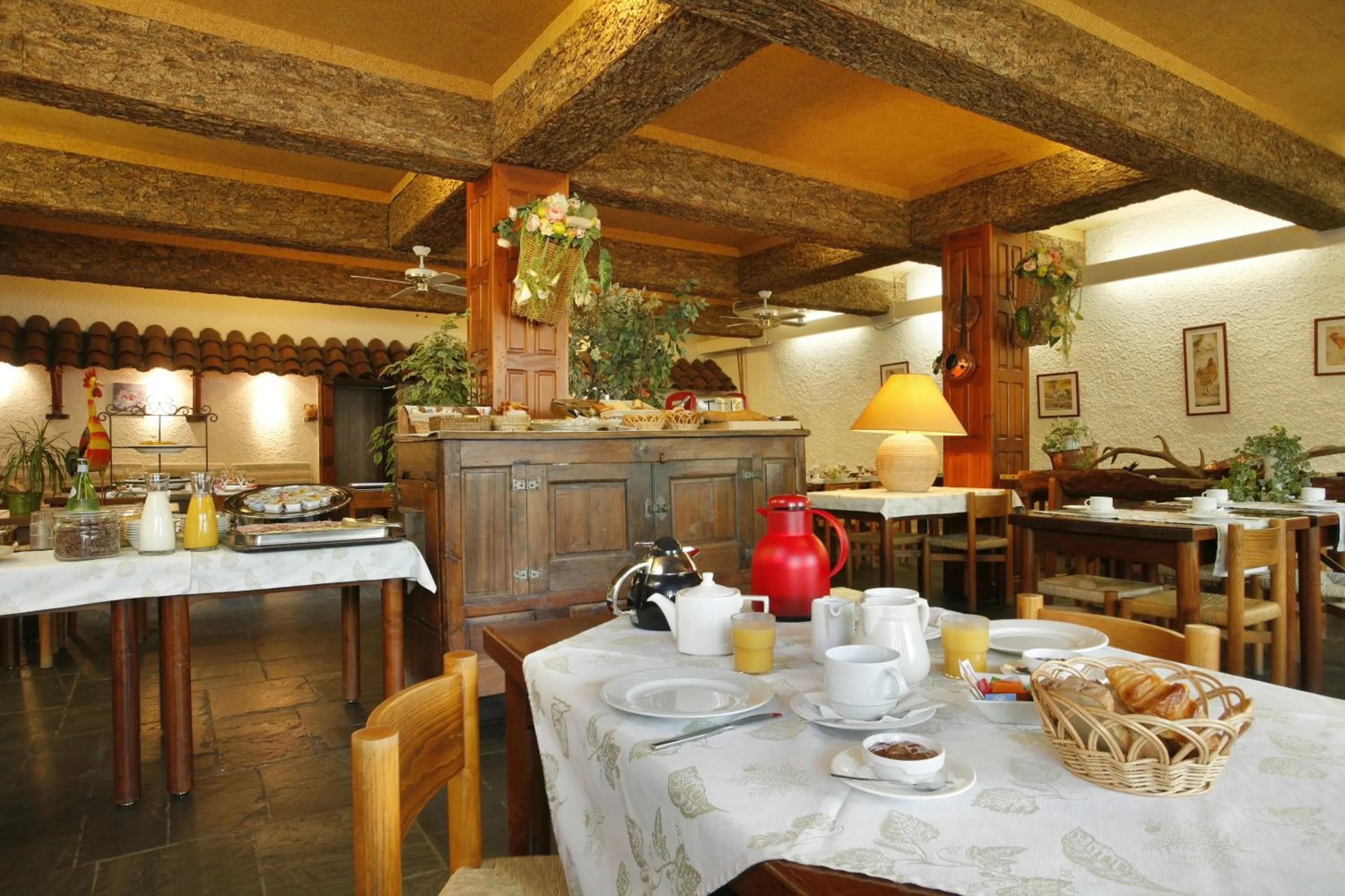 Restaurant/places to eat in Logis Hôtel Cartier