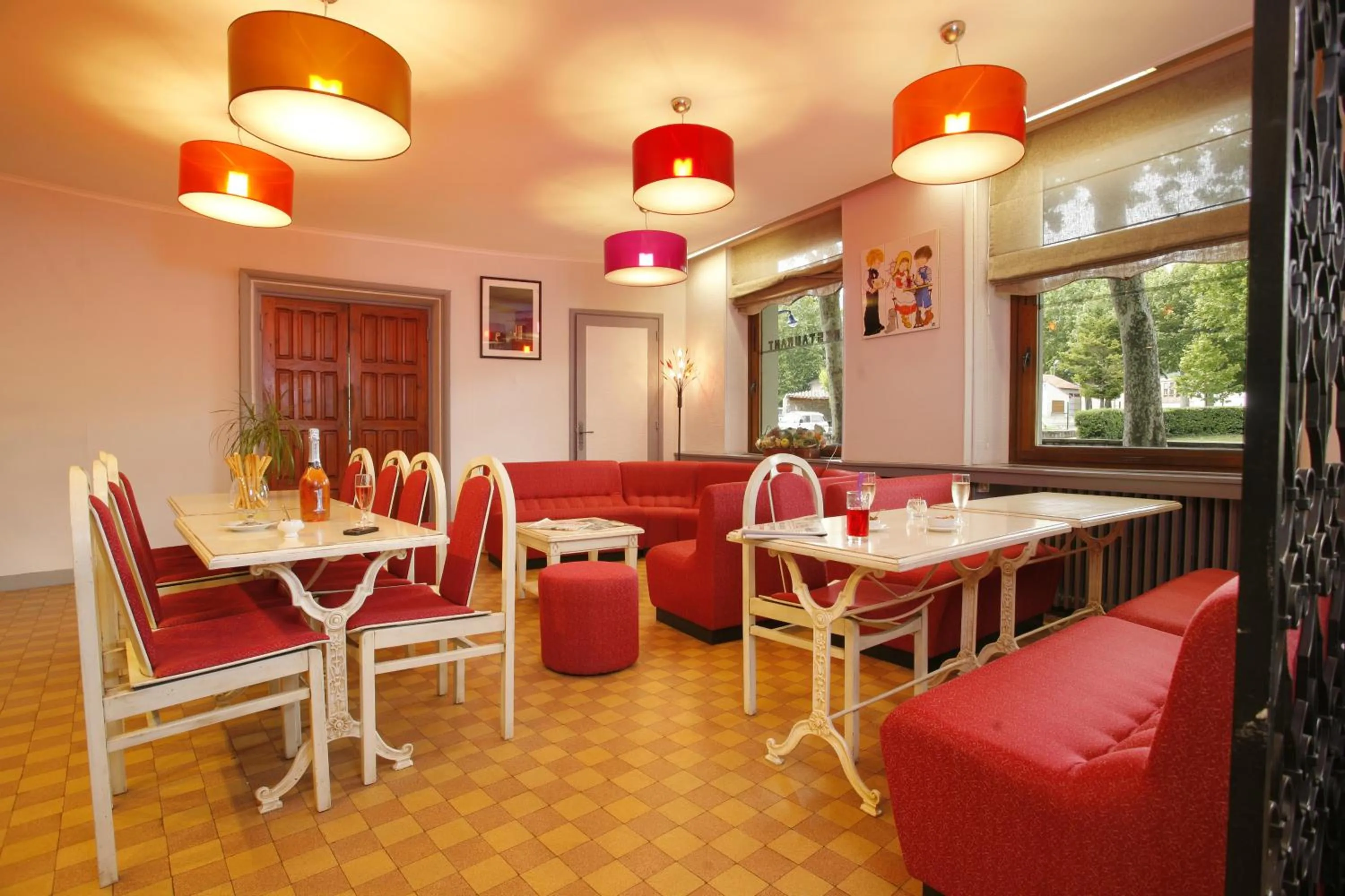 Lounge or bar in Logis Hôtel Cartier