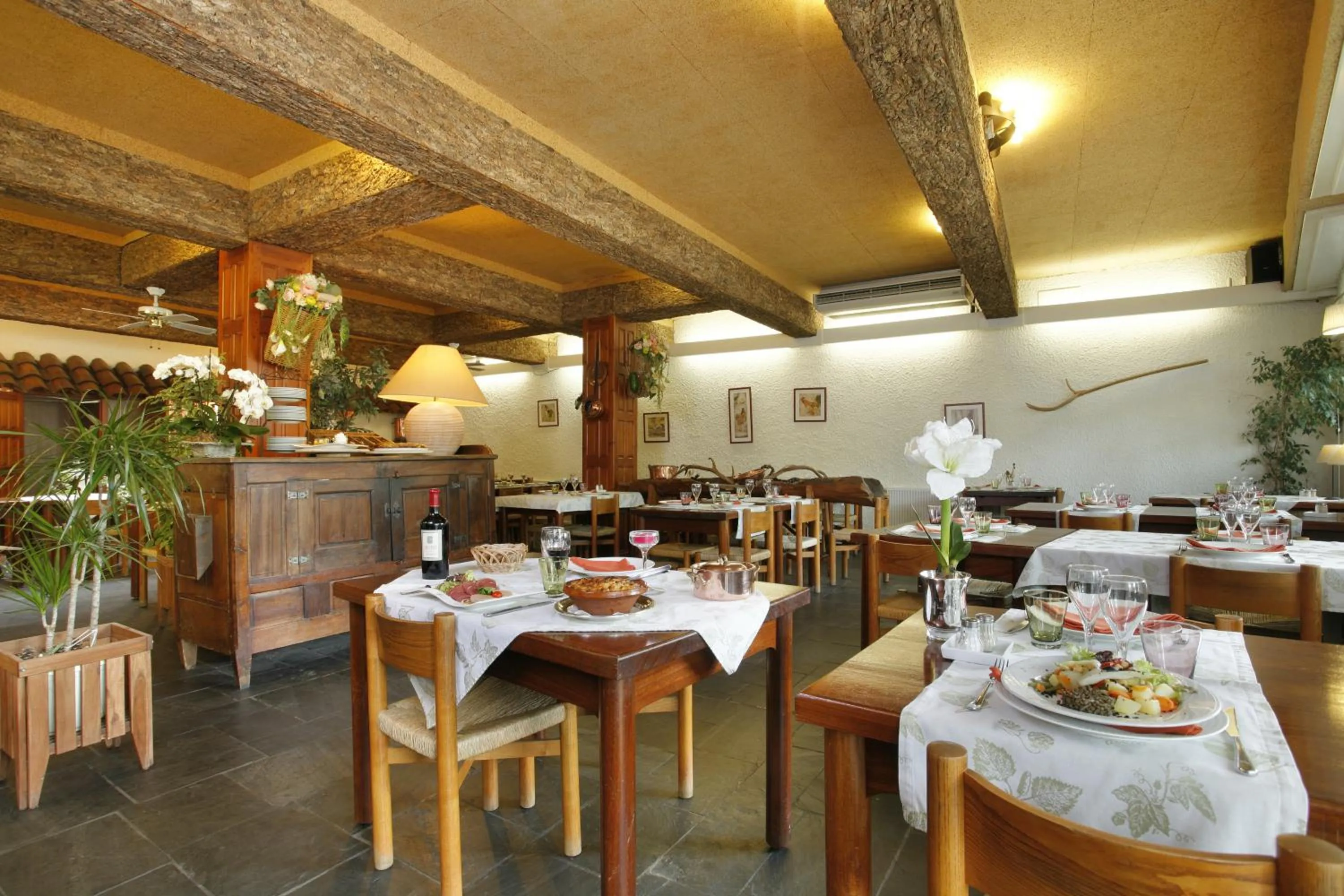 Restaurant/places to eat in Logis Hôtel Cartier