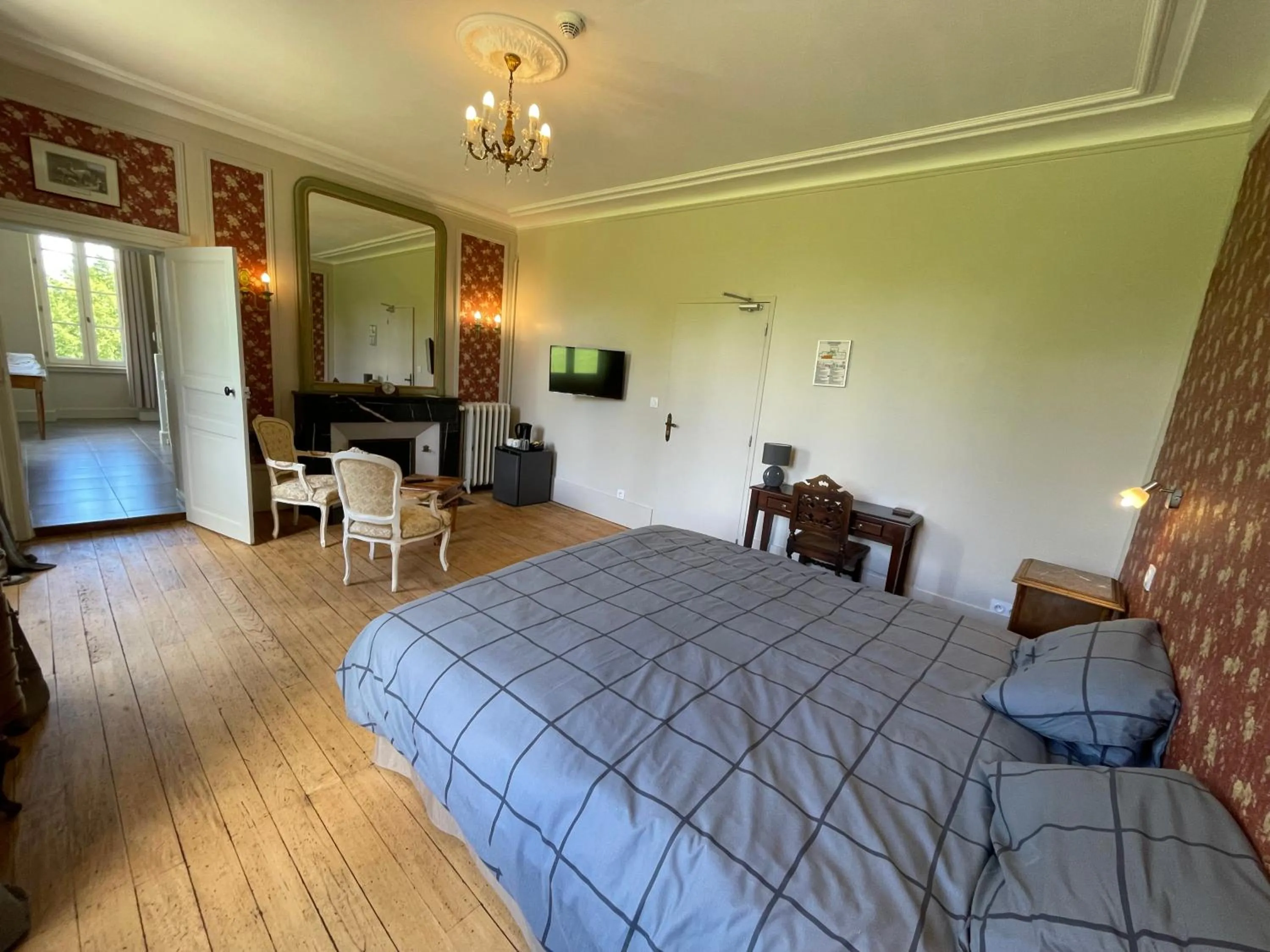 Bedroom, Bed in Château De La Coutancière