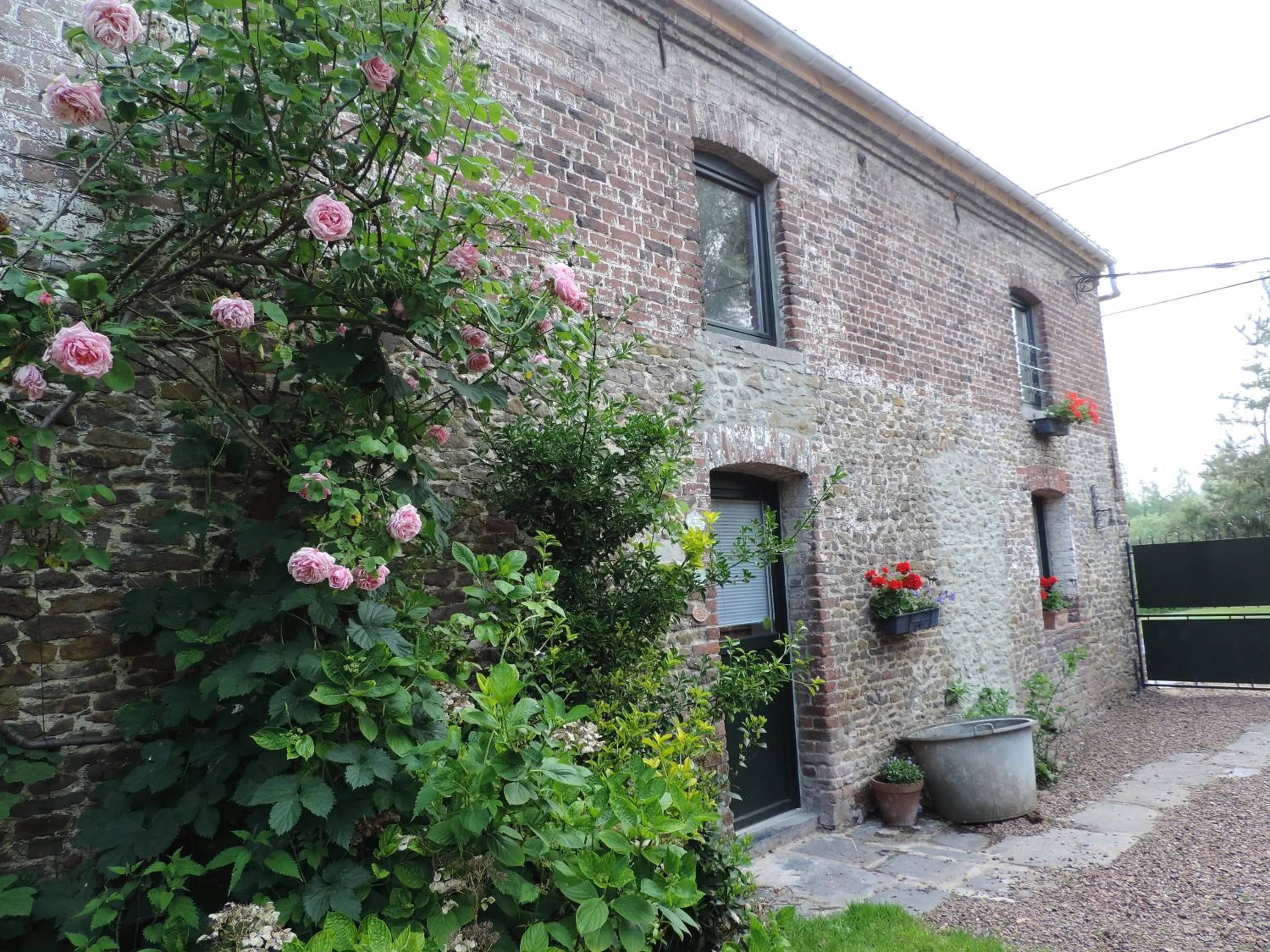 Facade/entrance in Bulles et Natures B&B