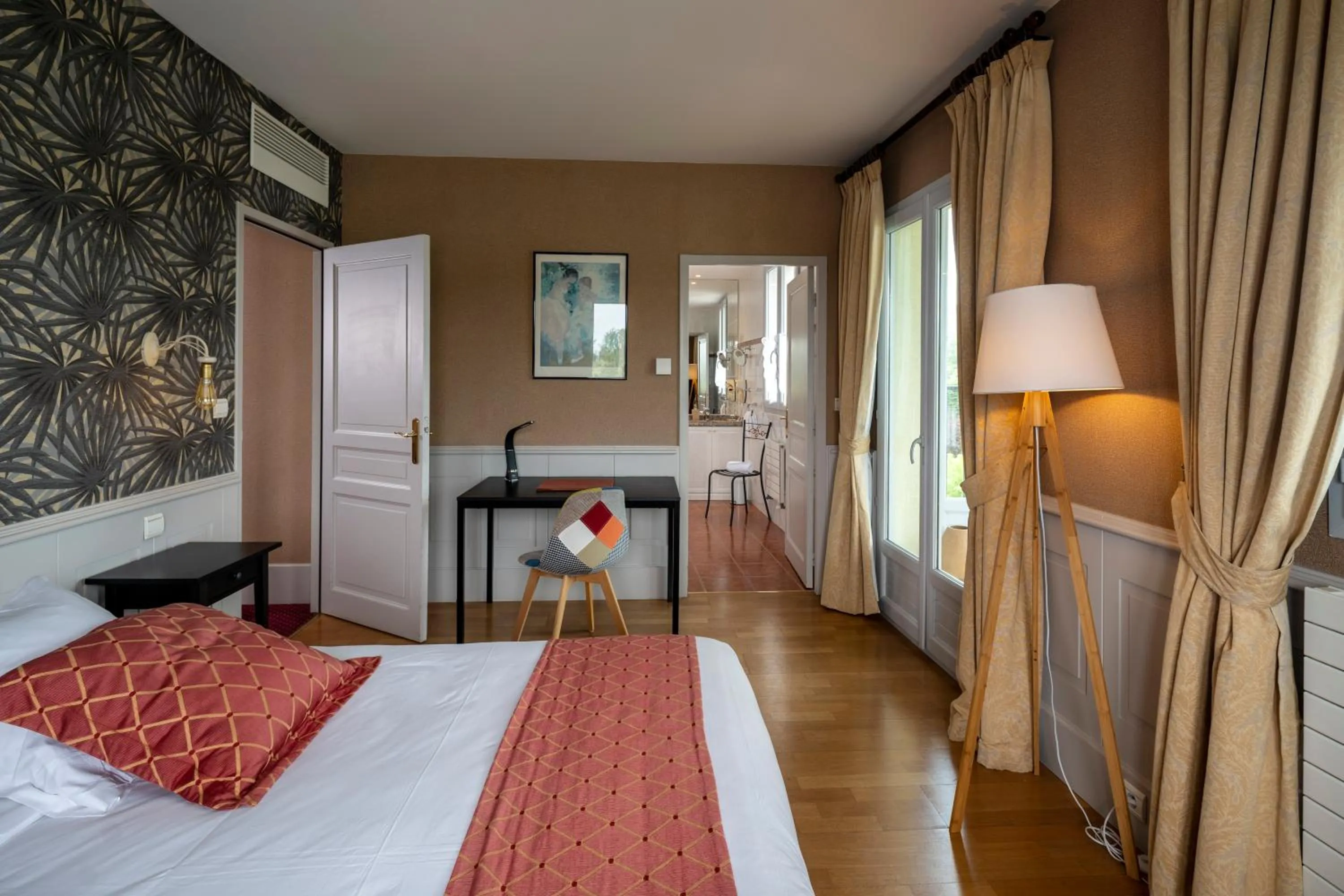 Bed in Hôtel Beau Rivage Condrieu