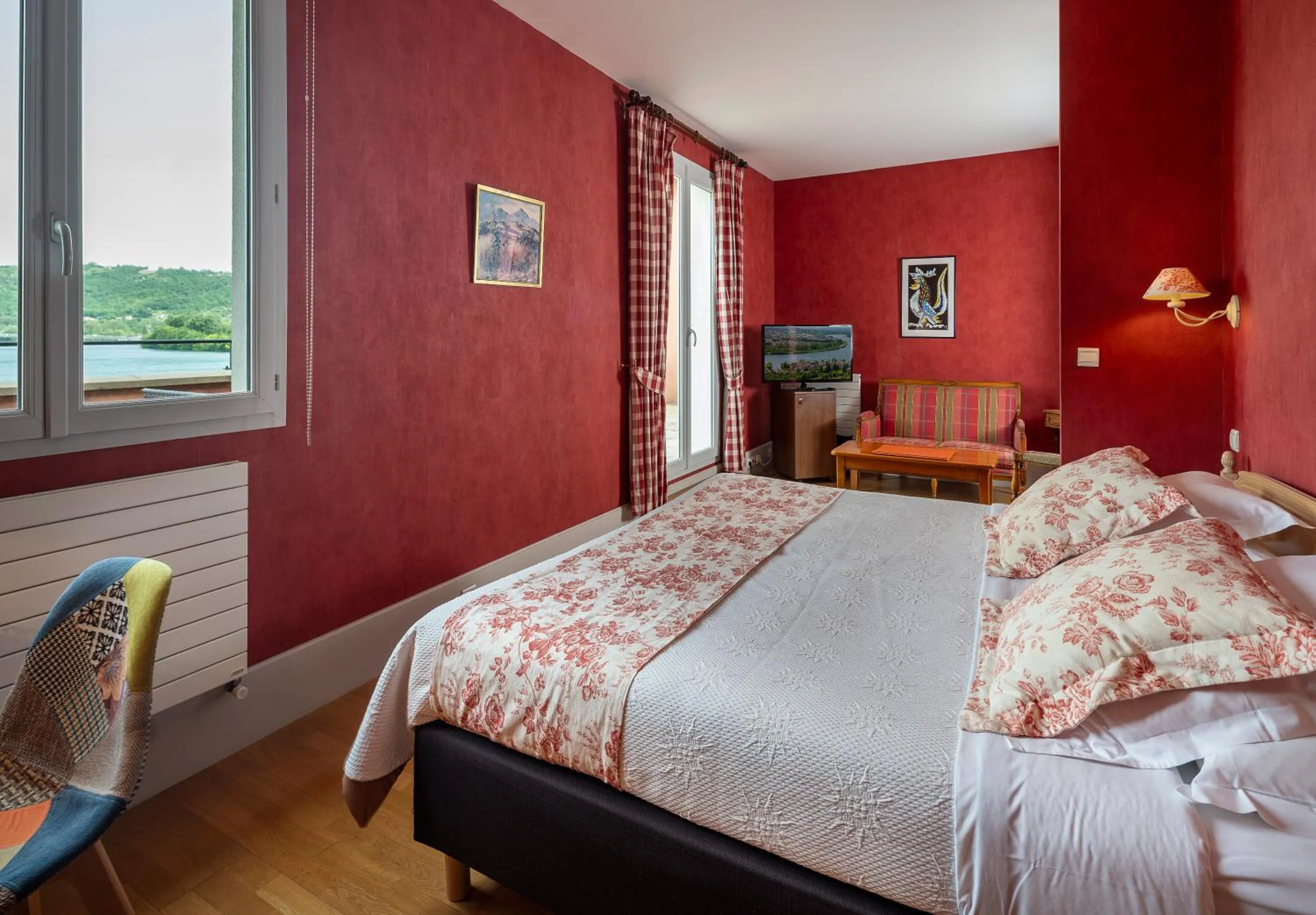 Bed in Hôtel Beau Rivage Condrieu
