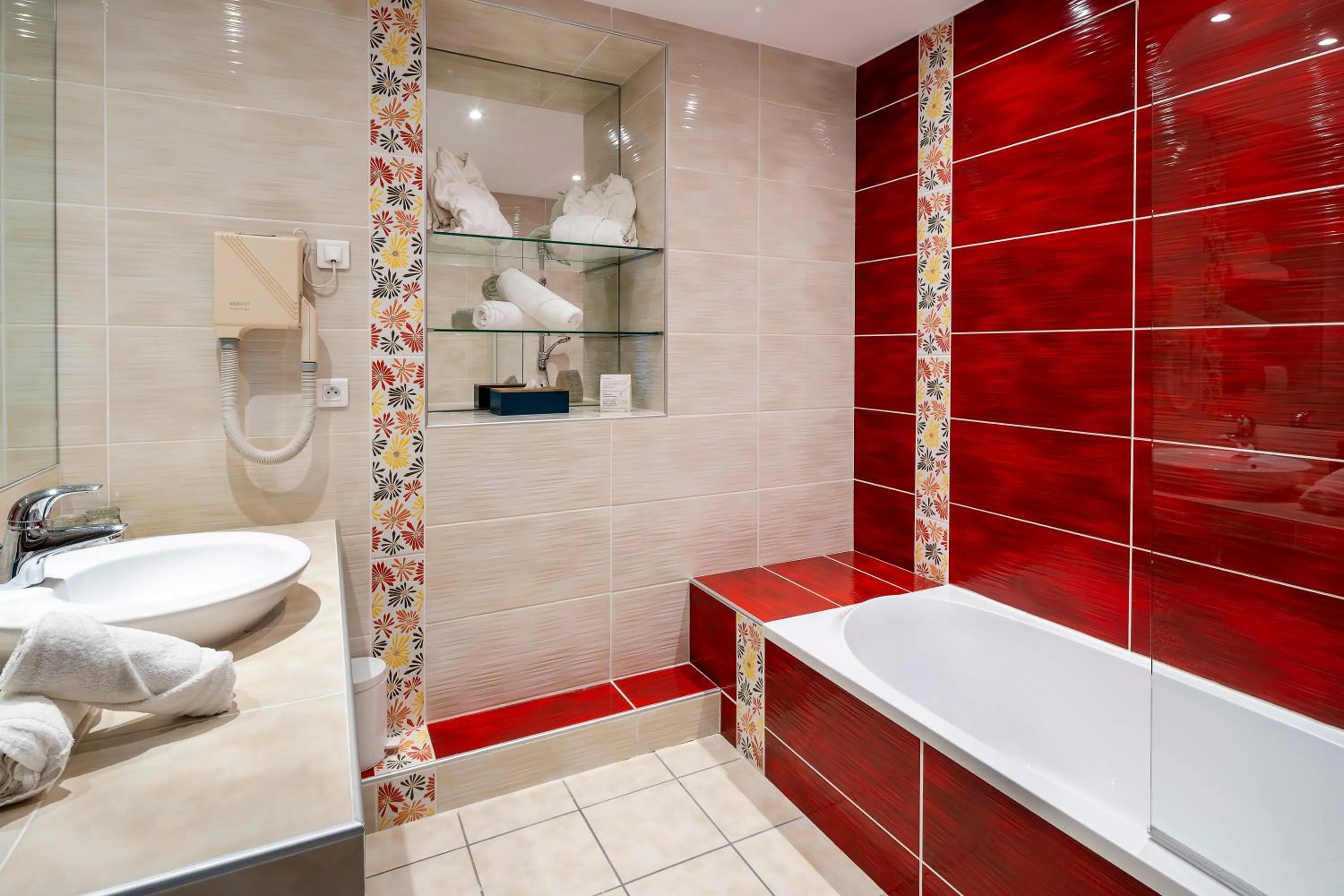 Shower in Hôtel Beau Rivage Condrieu