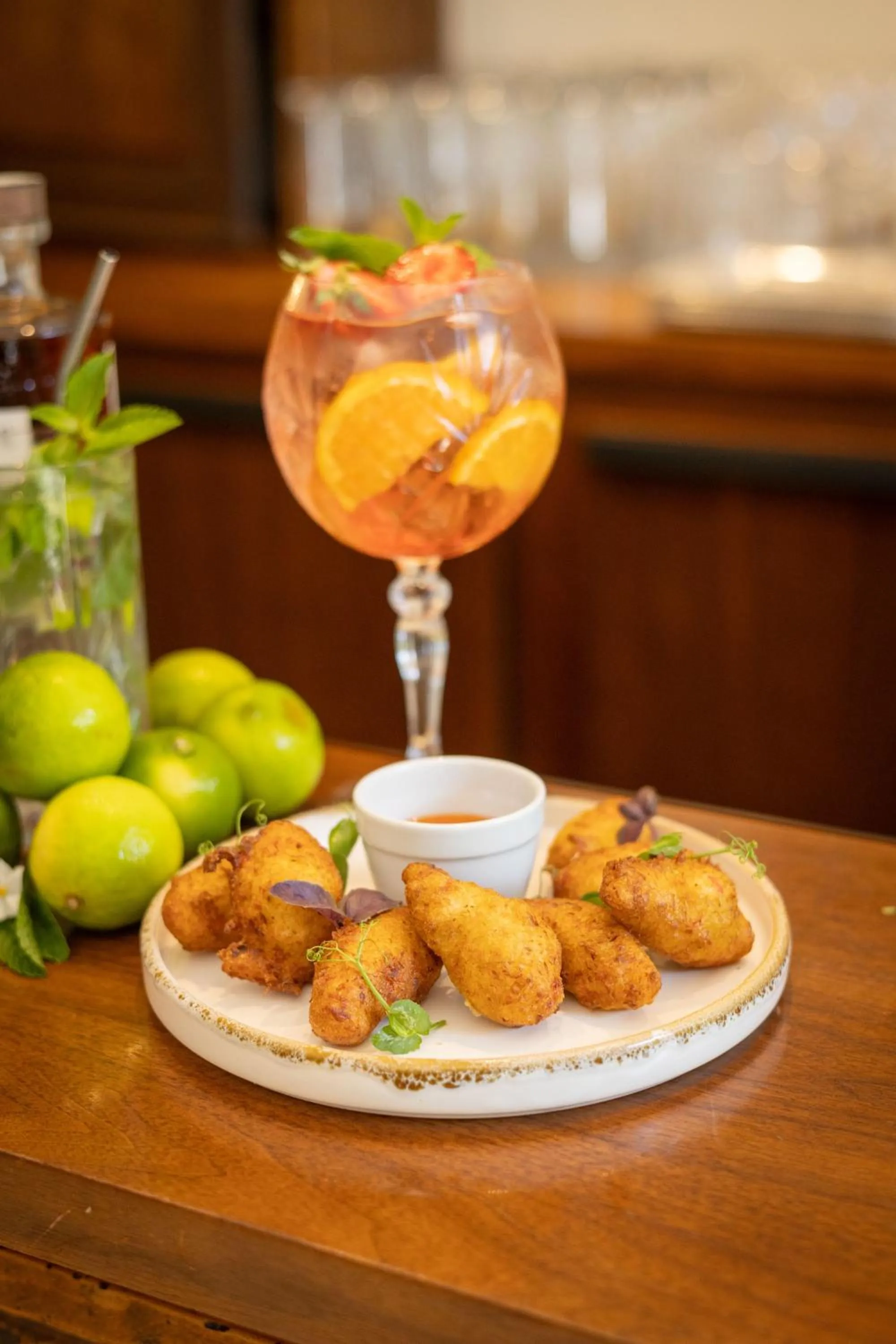 Lounge or bar in Hôtel Beau Rivage Condrieu
