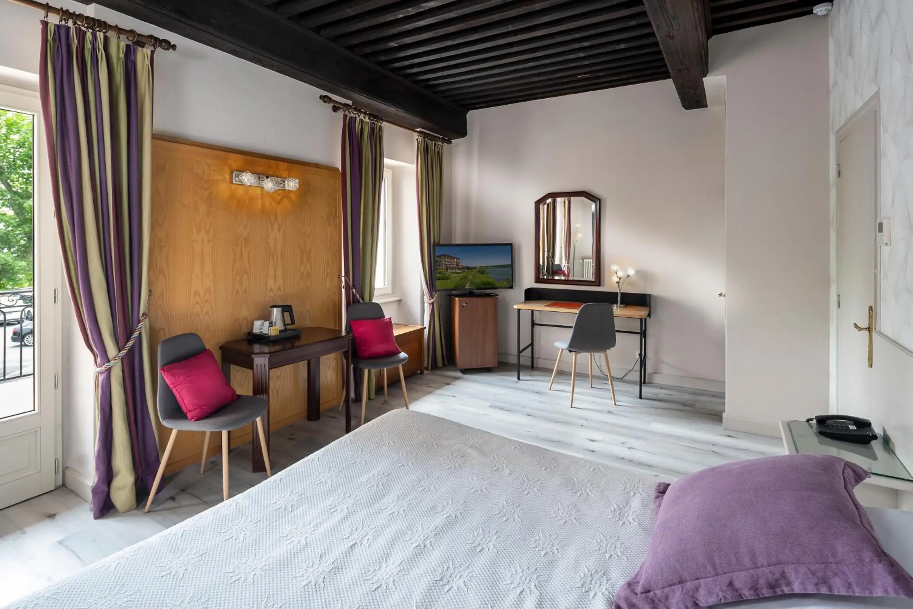 Superior Double Room in Hôtel Beau Rivage Condrieu Superior Double Room in Hôtel Beau Rivage Condrieu