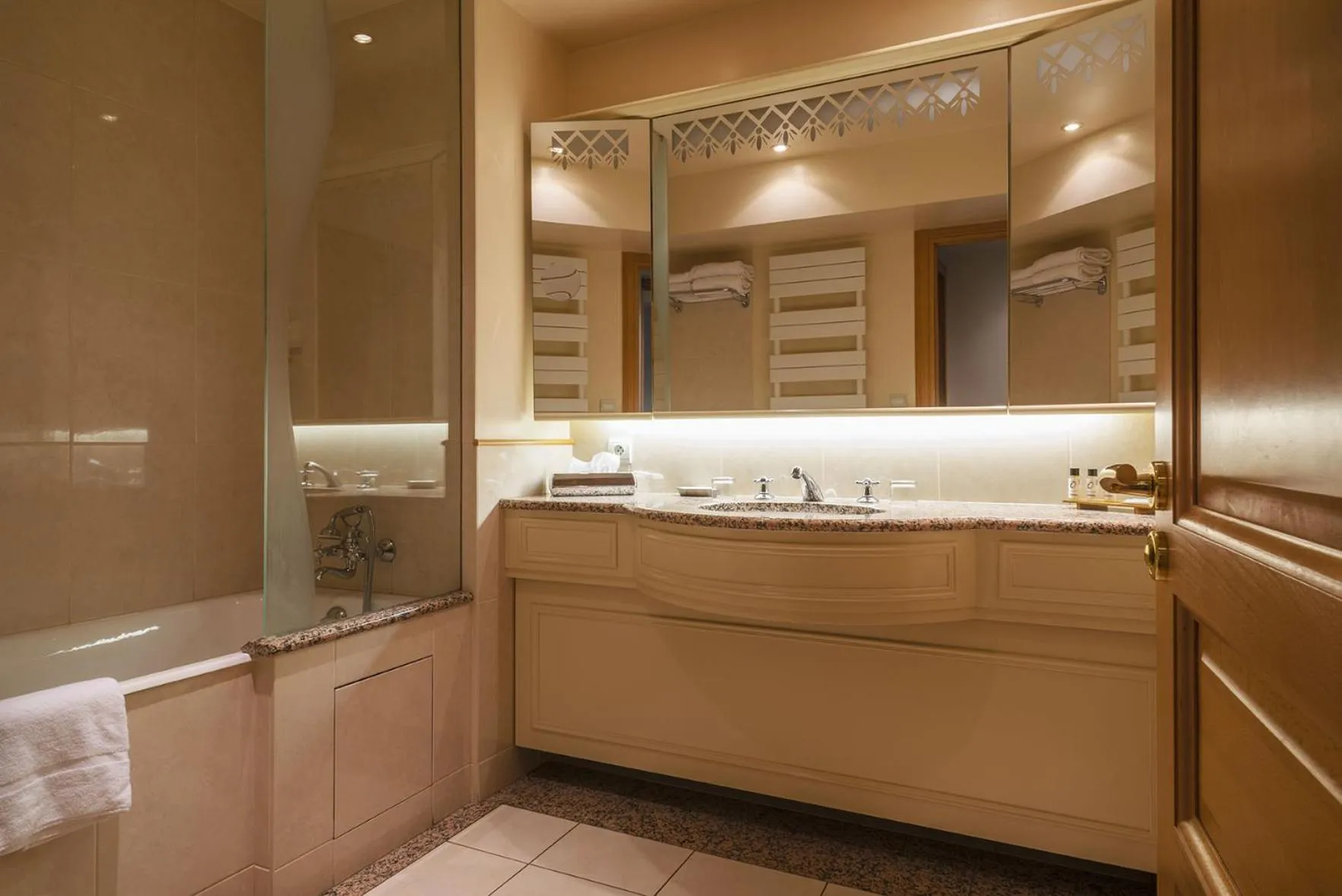 Shower in Domaine du Limonay, The Originals Collection