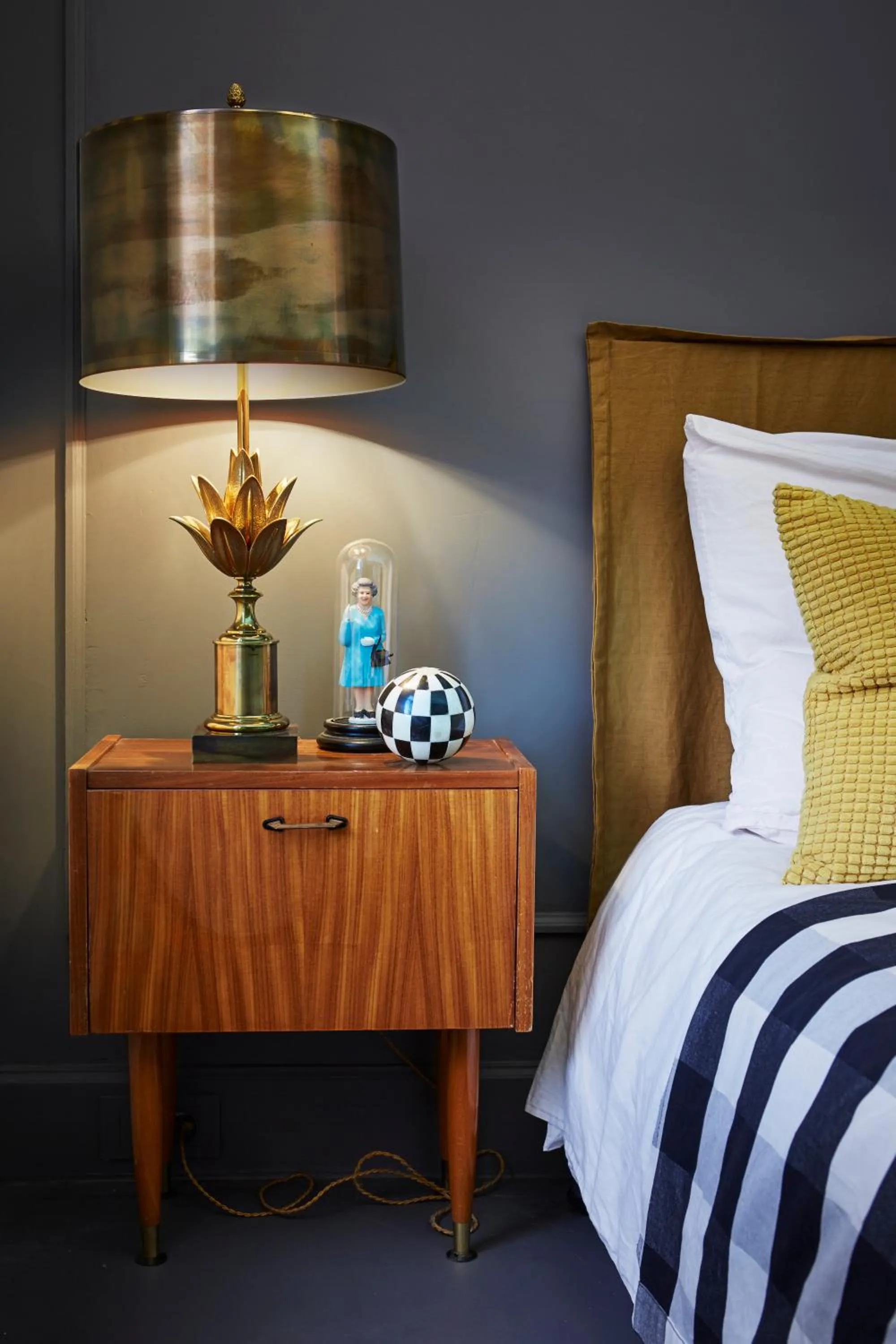 Decorative detail, Bed in Queen Christine