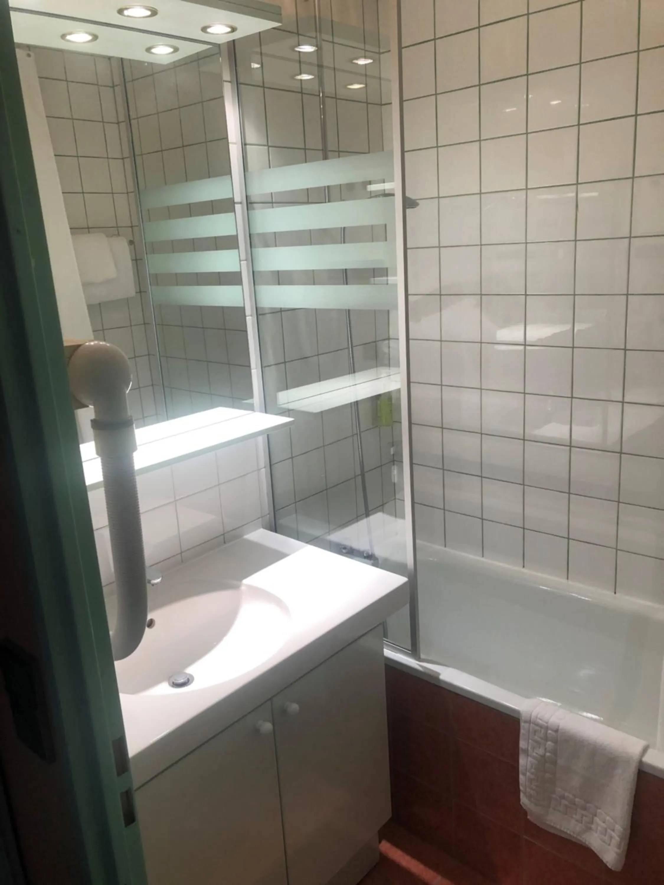 Bathroom in Brit Hotel Florimont