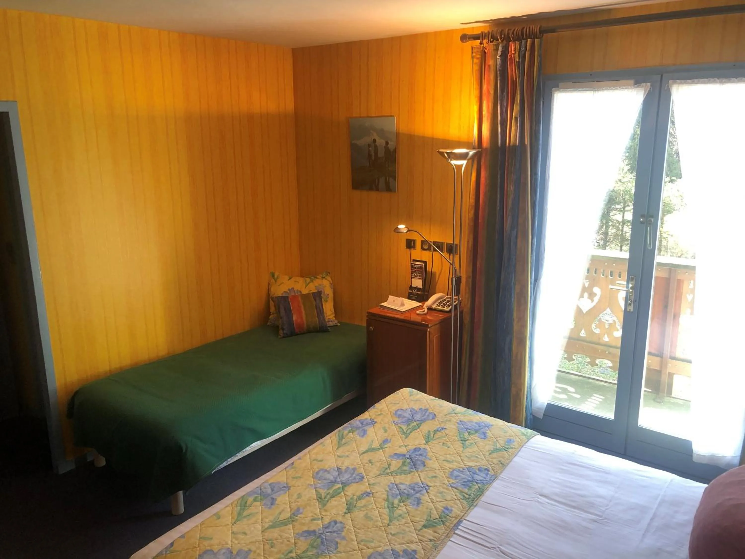 Bed in Brit Hotel Florimont