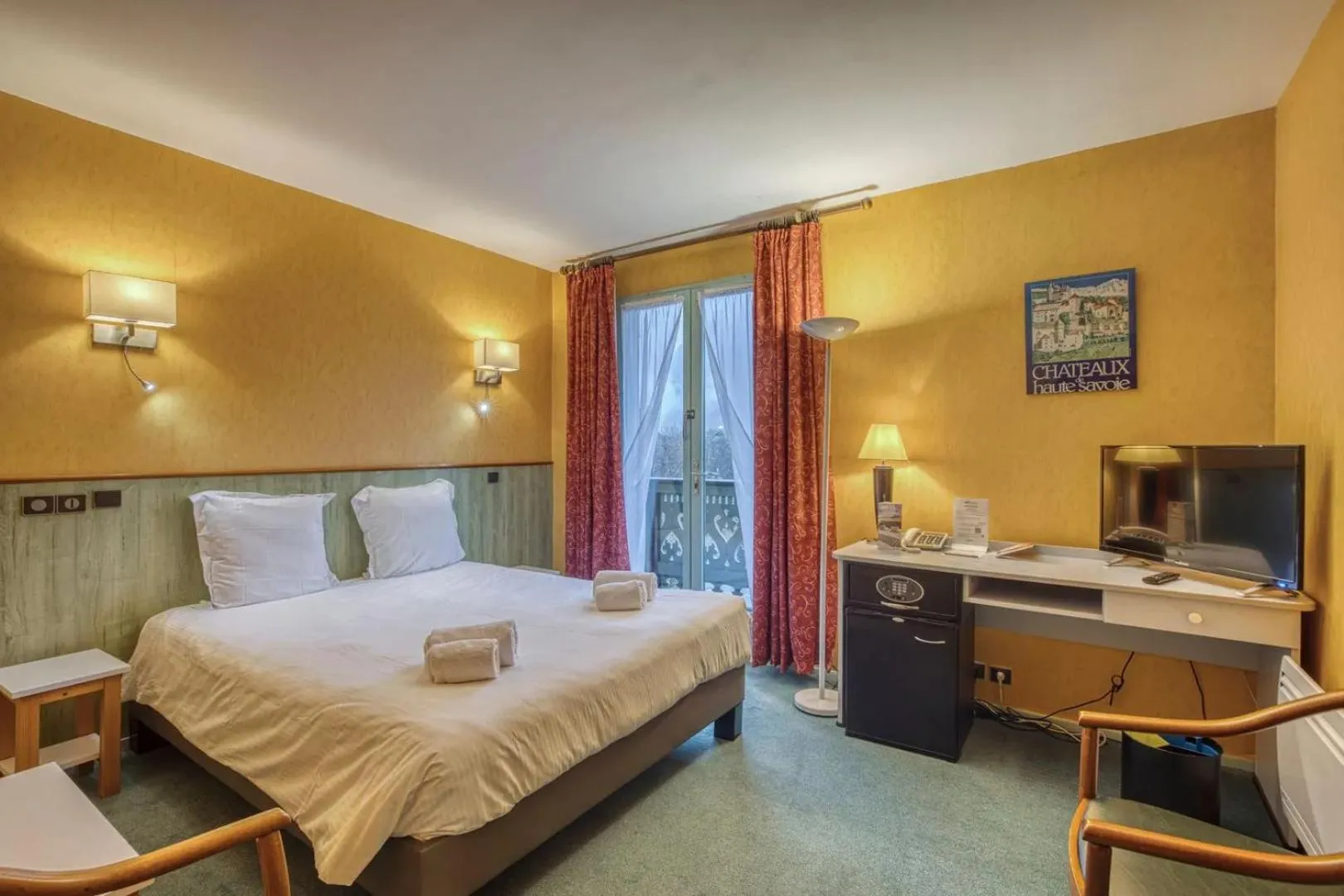 Photo of the whole room, Bed in Brit Hotel Florimont