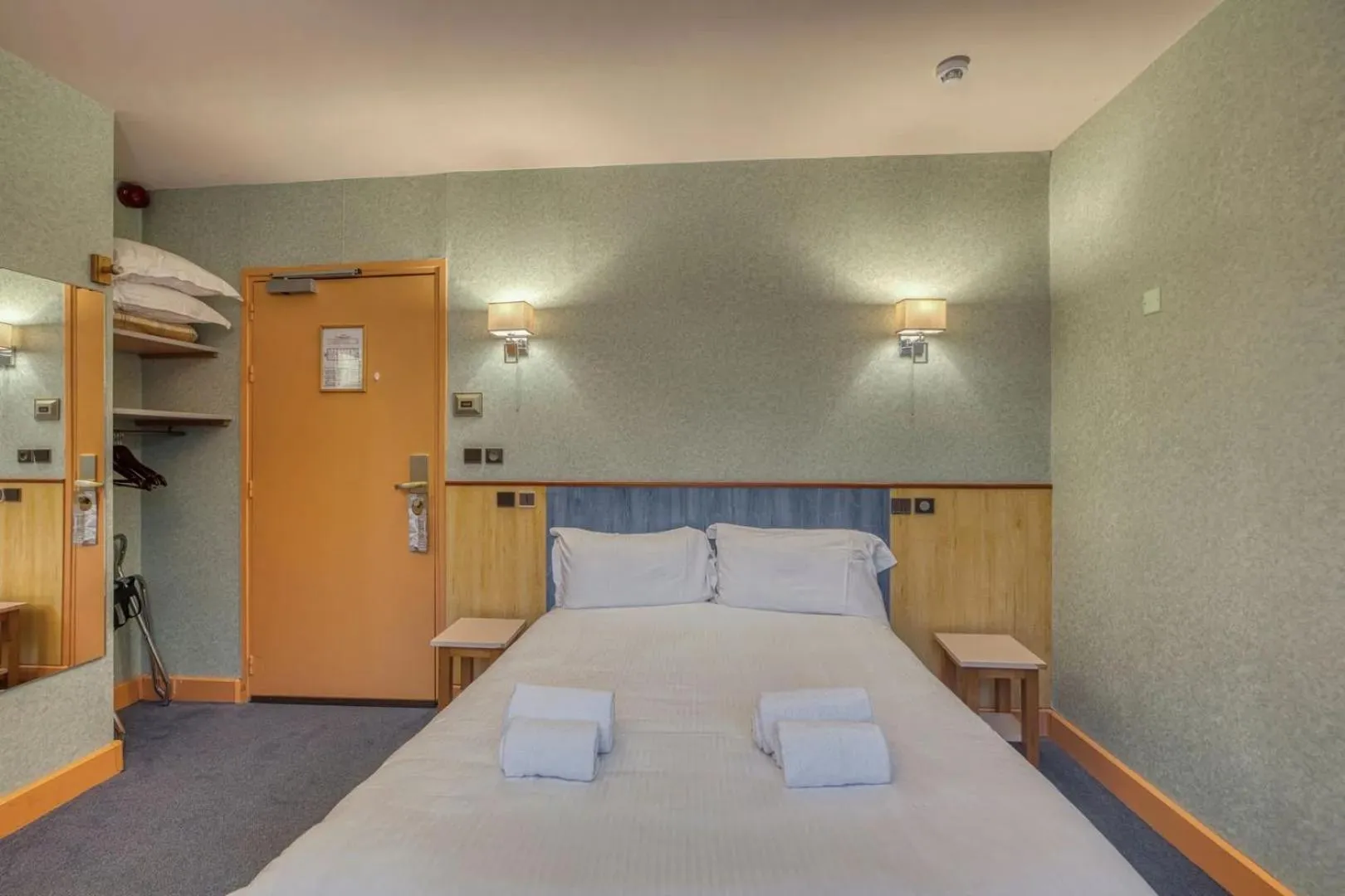 Photo of the whole room, Bed in Brit Hotel Florimont