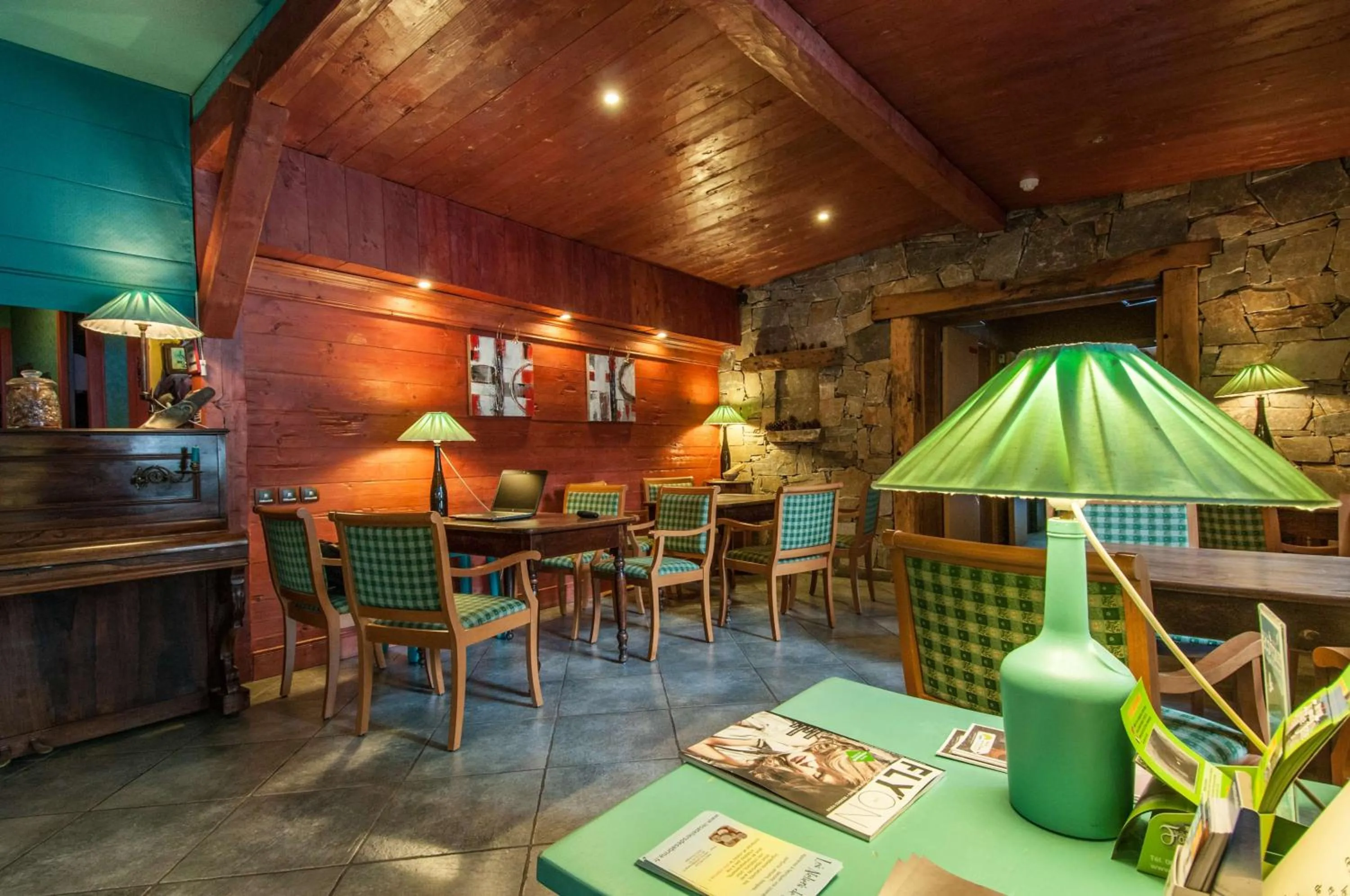 Lounge or bar in Brit Hotel Florimont