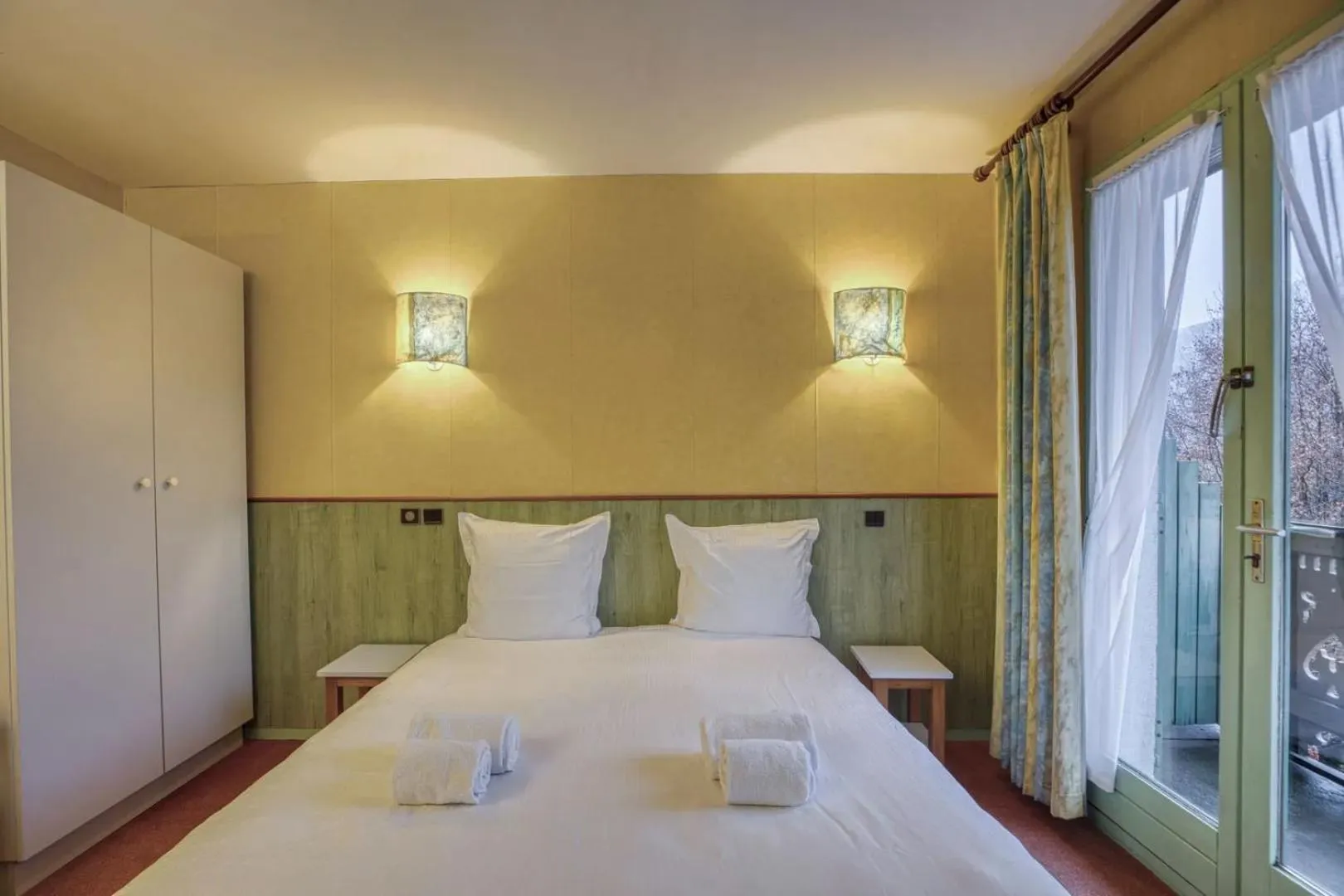 Photo of the whole room, Bed in Brit Hotel Florimont